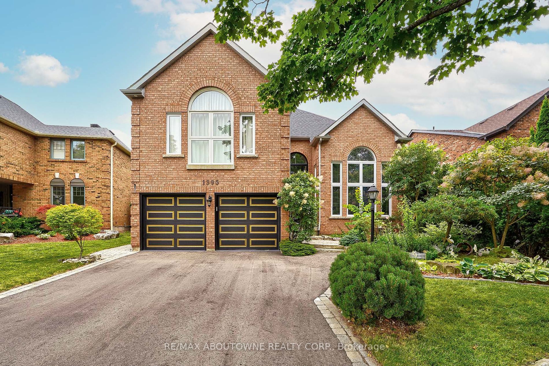 1395 Silversmith Dr, Oakville ‣ W9030455