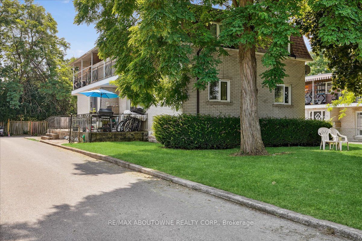 2 - 2316 Hixon St, Oakville ‣ W9258686