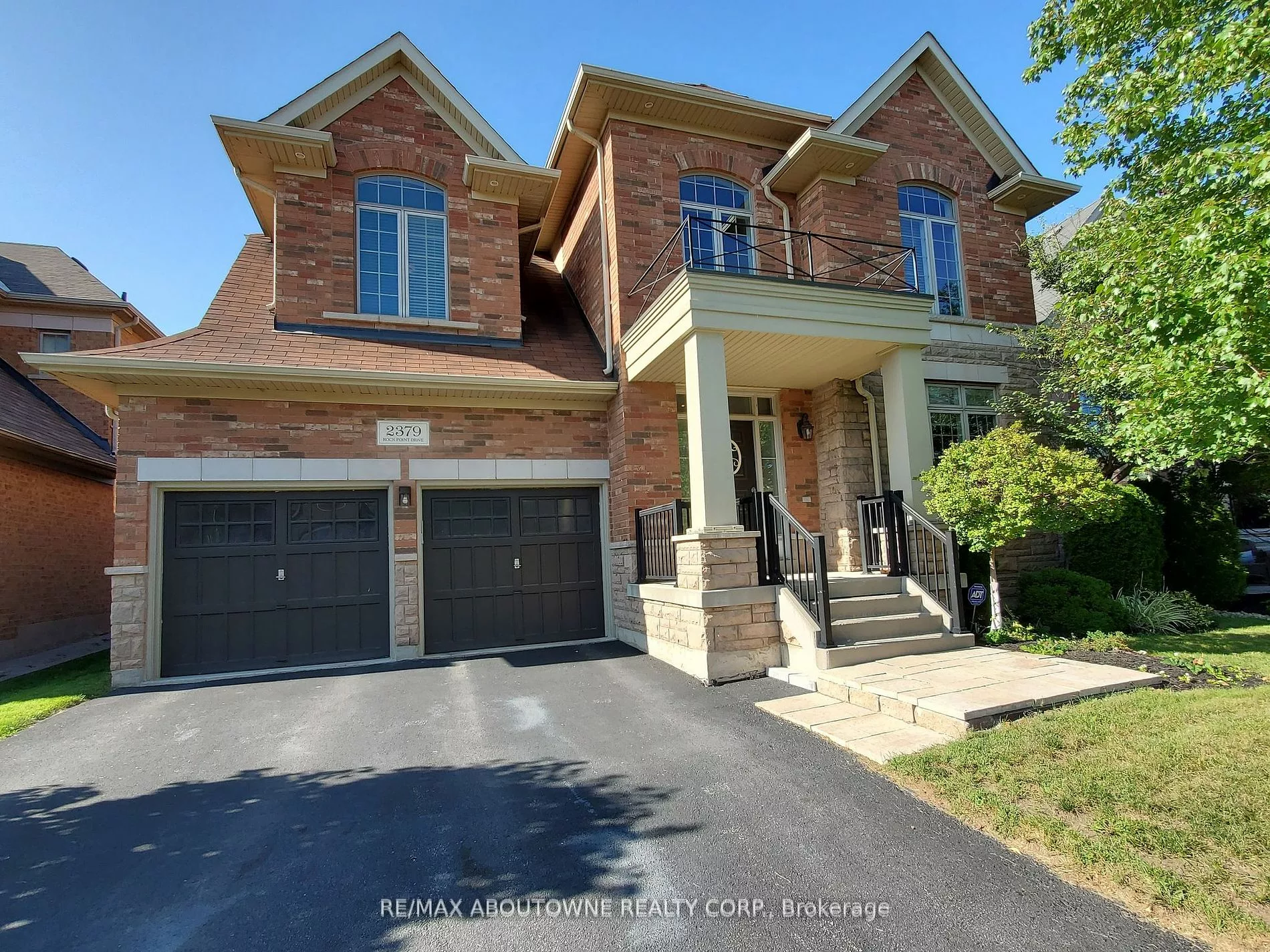 2379 Rock Point Dr, Oakville ‣ W9263871