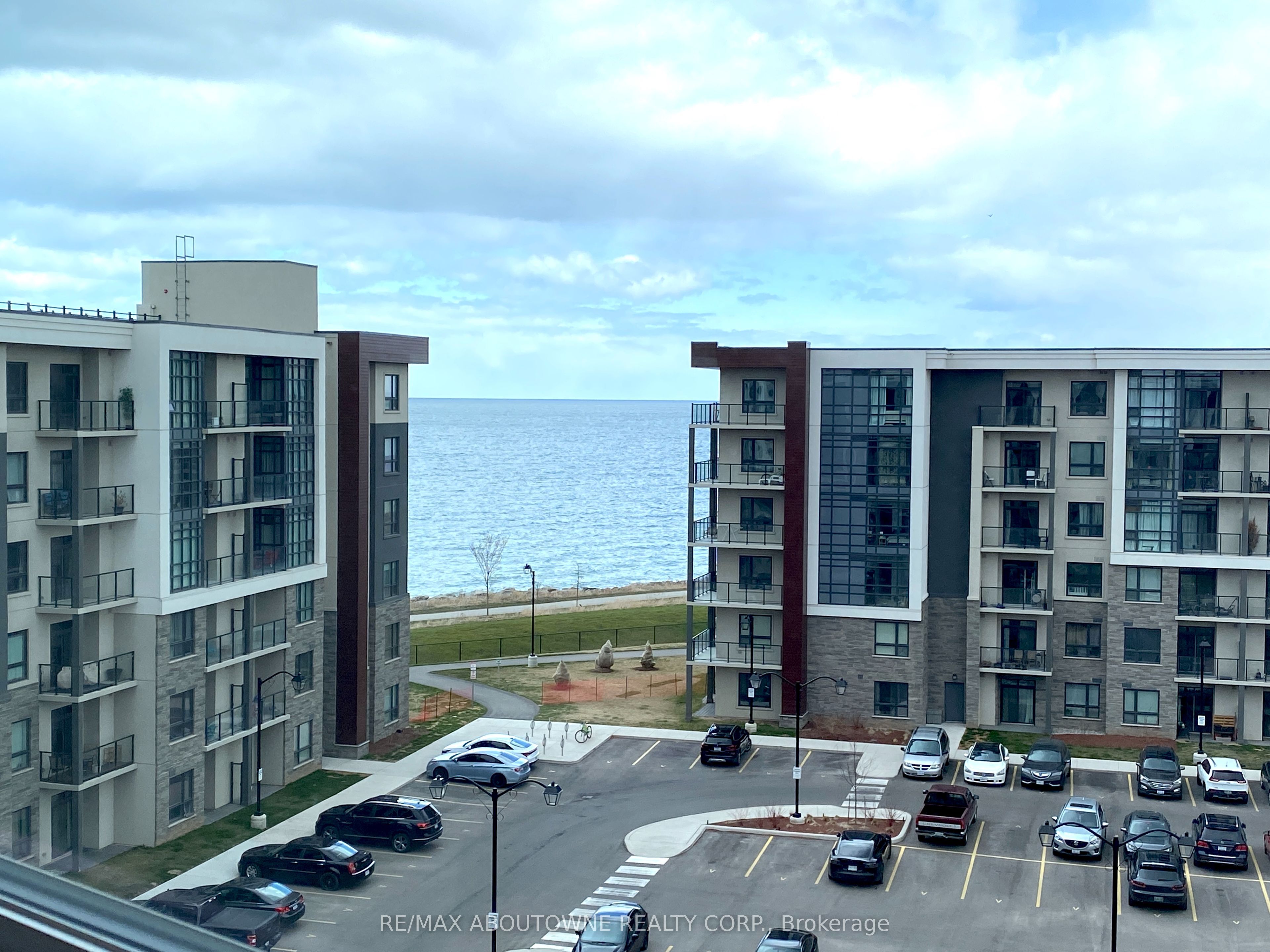 6 – 125 Shoreview Place, Hamilton ‣ X12477074 6 – 125 Shoreview Place, Hamilton ‣ X12477074