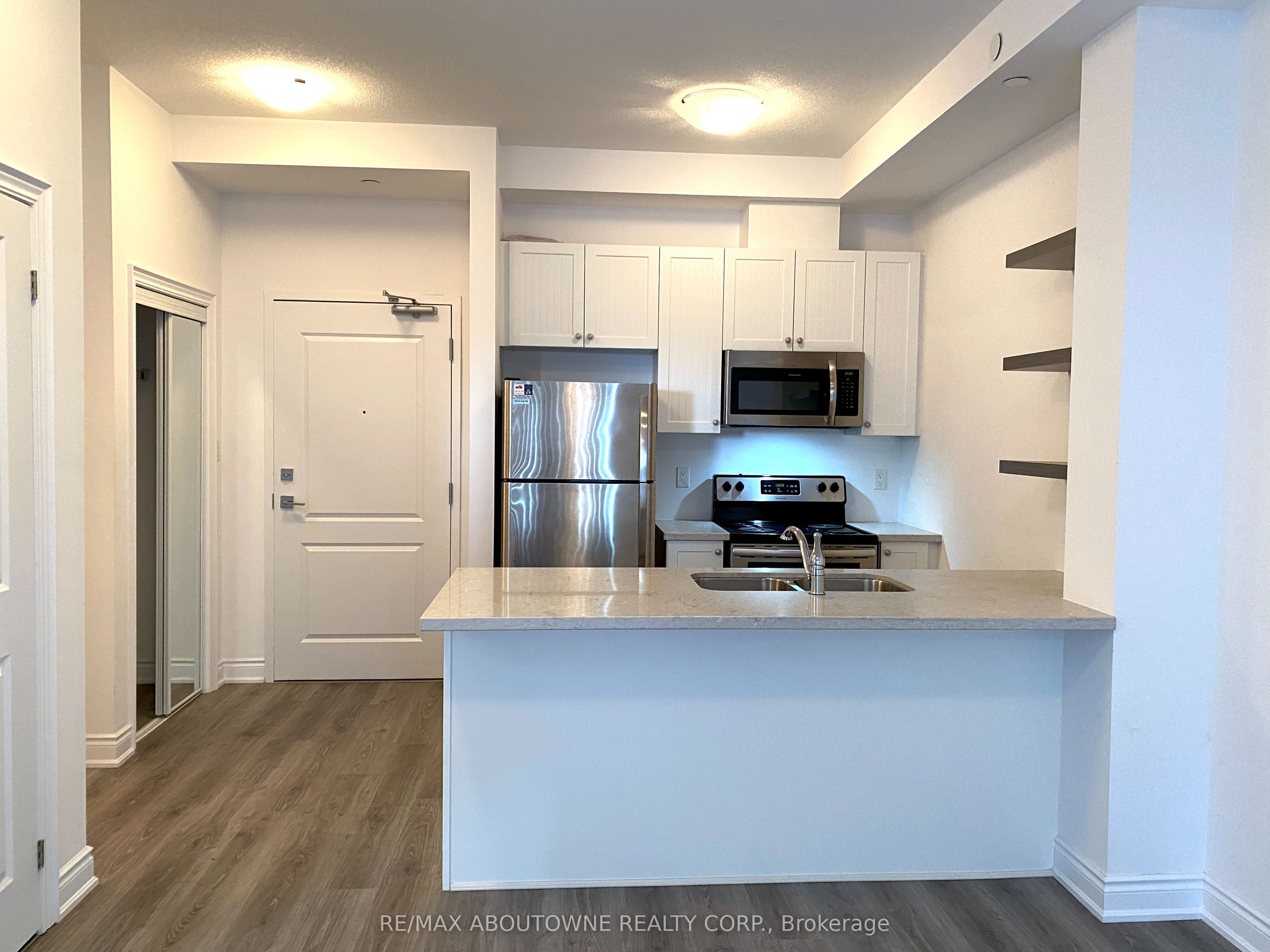 6 – 125 Shoreview Place, Hamilton ‣ X12477074 6 – 125 Shoreview Place, Hamilton ‣ X12477074