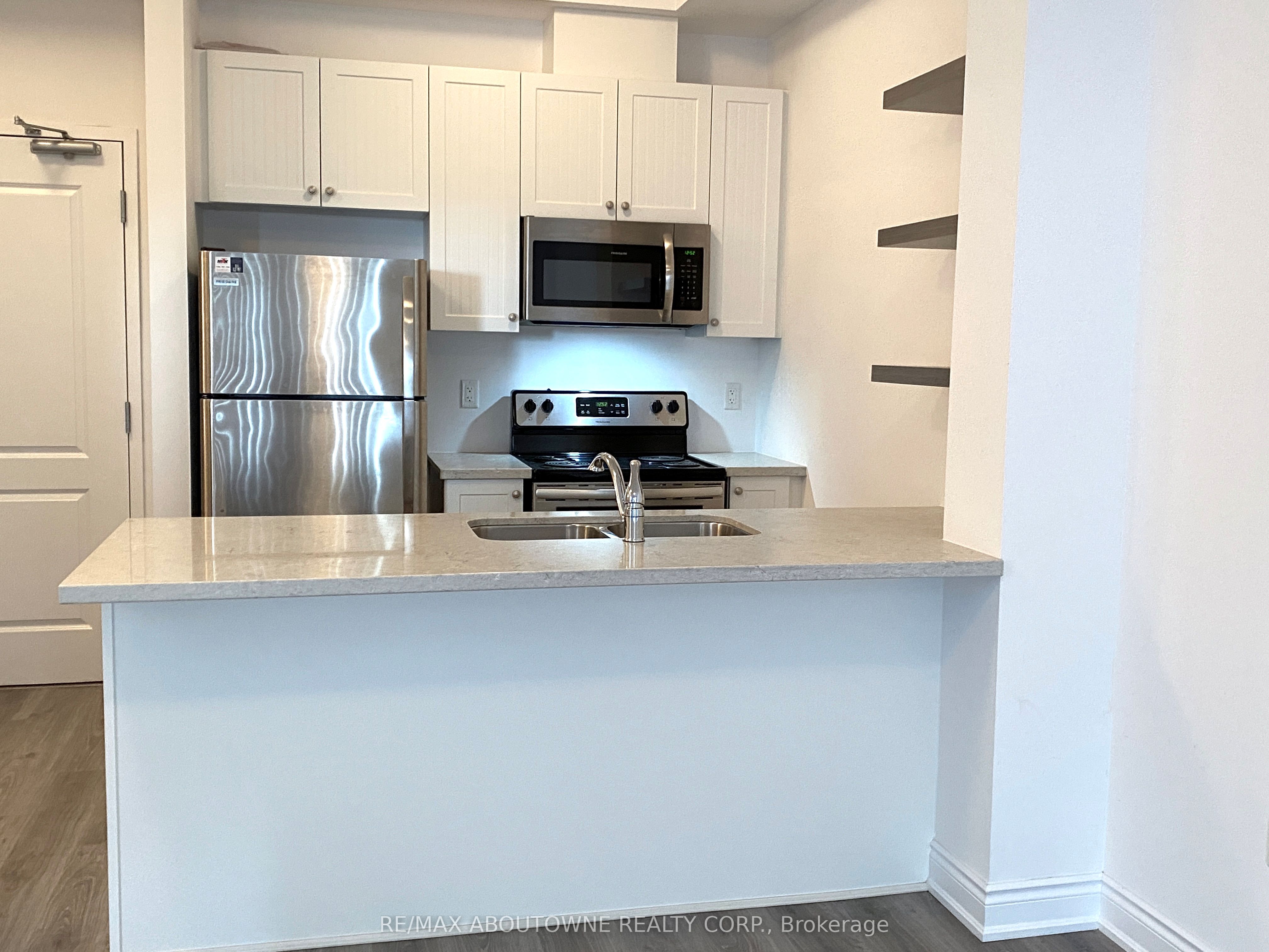 6 – 125 Shoreview Place, Hamilton ‣ X12477074 6 – 125 Shoreview Place, Hamilton ‣ X12477074