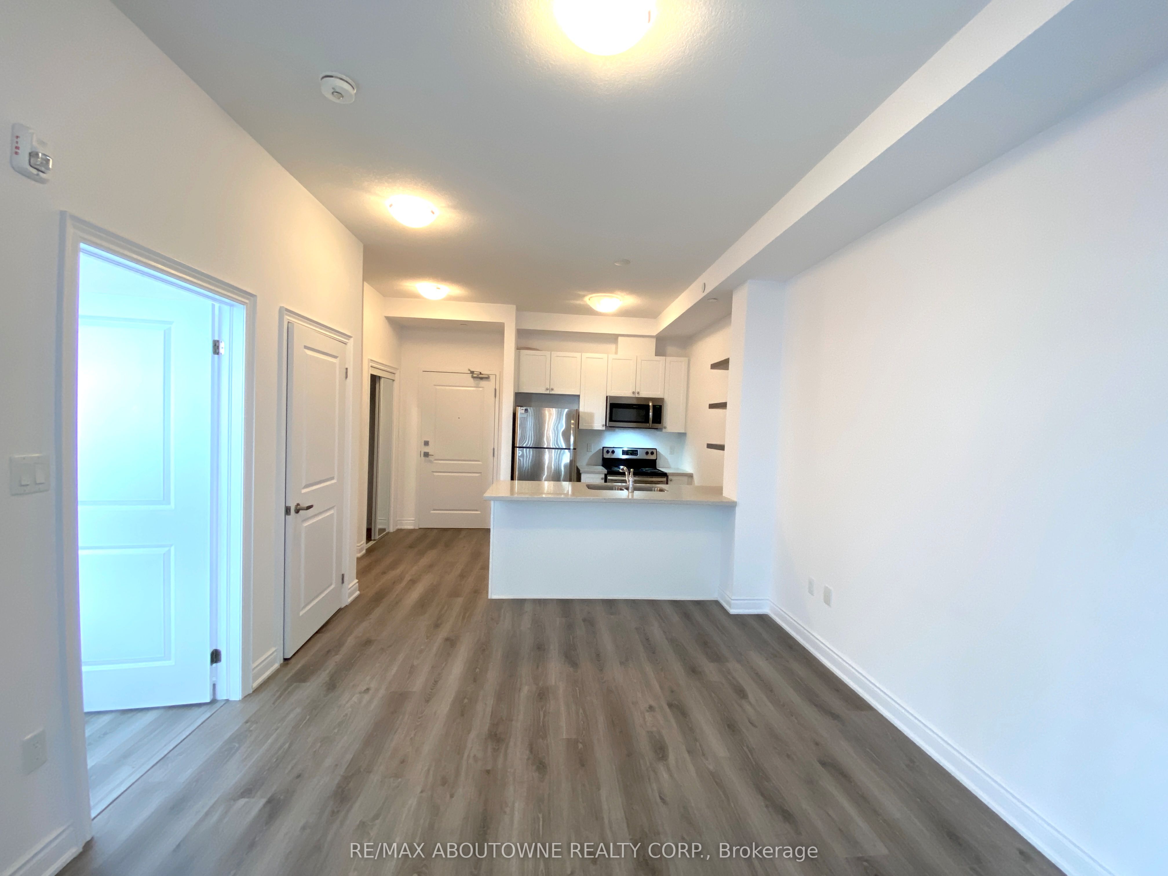 6 – 125 Shoreview Place, Hamilton ‣ X12477074 6 – 125 Shoreview Place, Hamilton ‣ X12477074