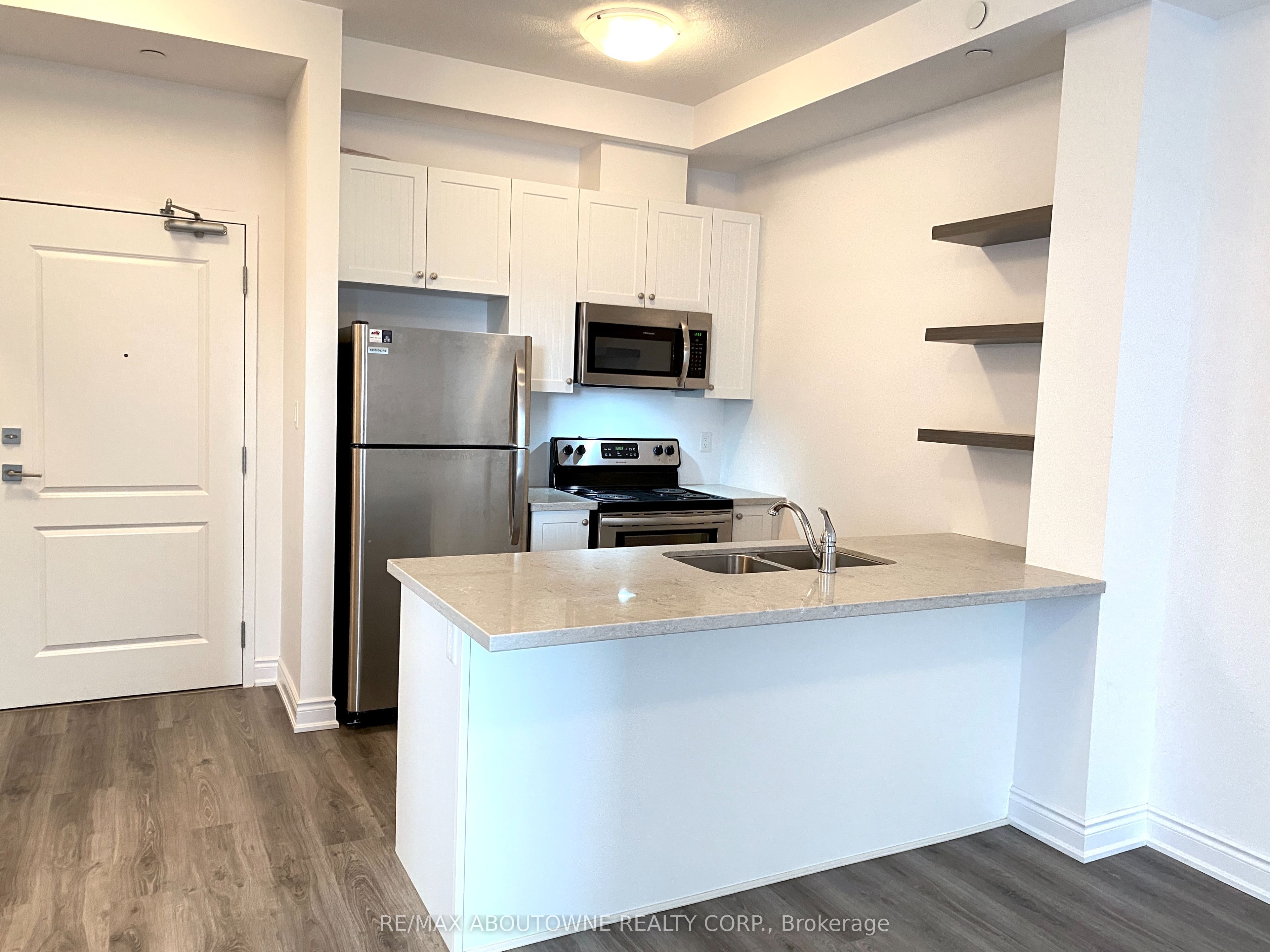 6 – 125 Shoreview Place, Hamilton ‣ X12477074 6 – 125 Shoreview Place, Hamilton ‣ X12477074
