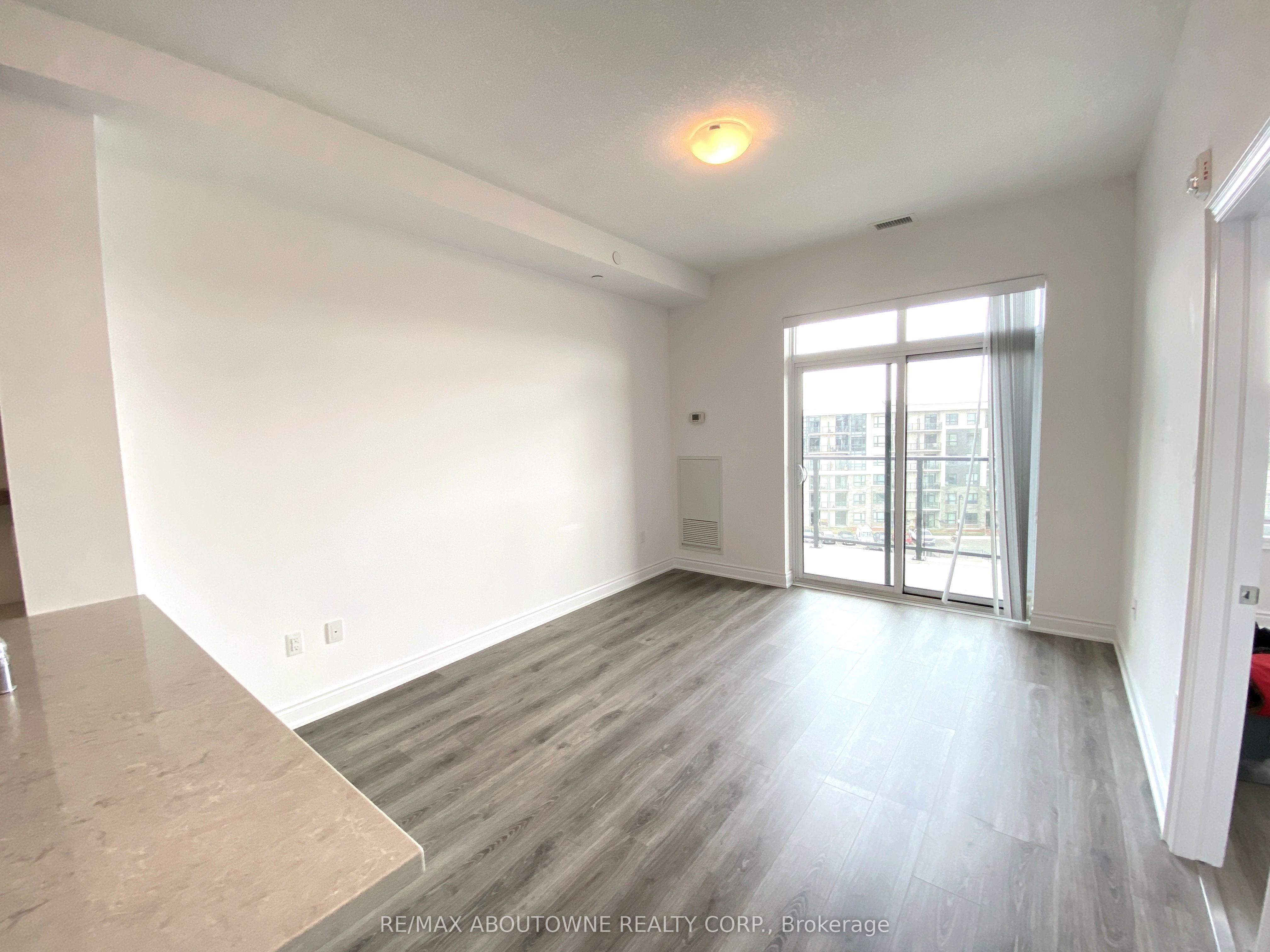 6 – 125 Shoreview Place, Hamilton ‣ X12477074 6 – 125 Shoreview Place, Hamilton ‣ X12477074