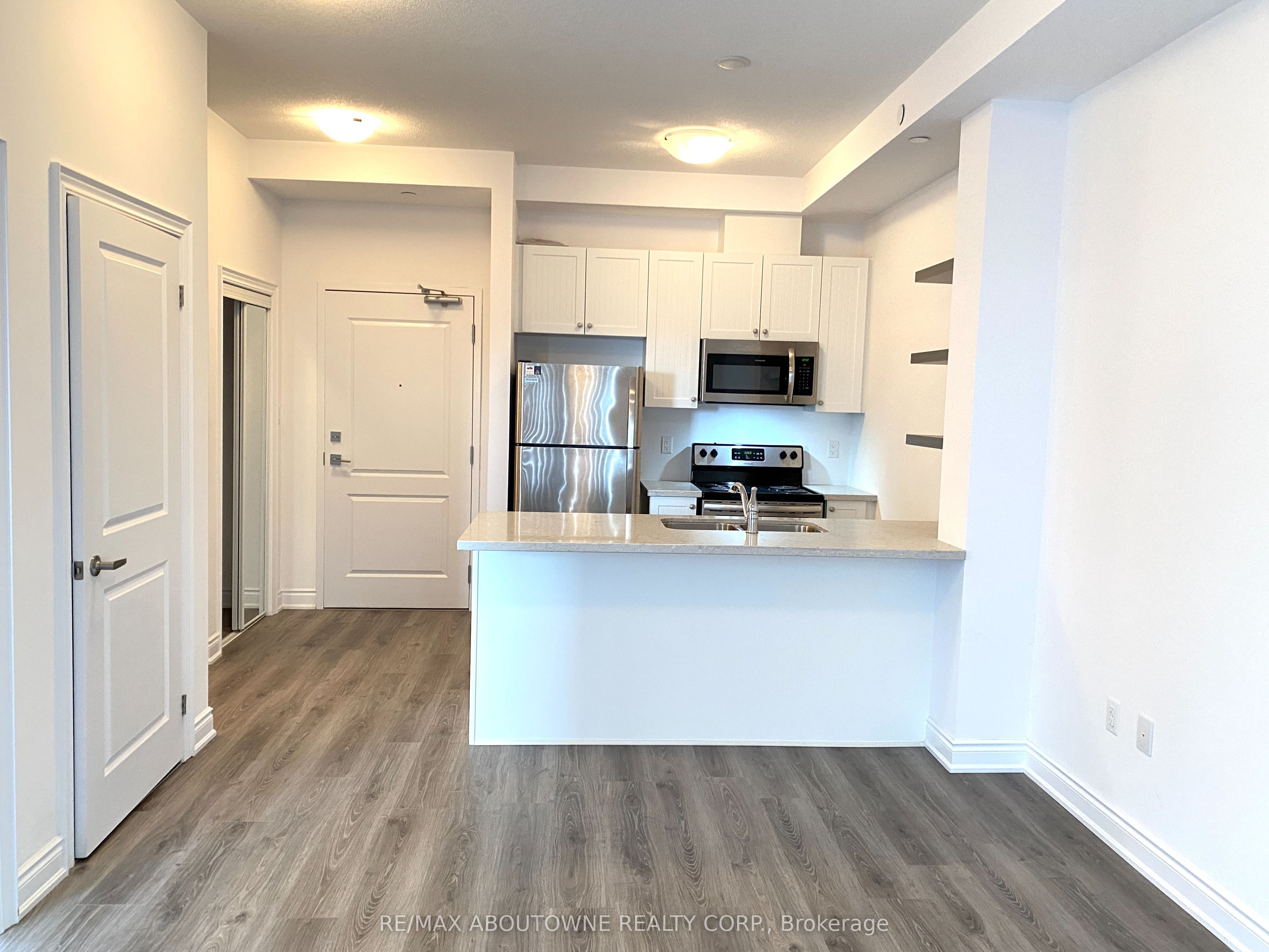 6 – 125 Shoreview Place, Hamilton ‣ X12477074 6 – 125 Shoreview Place, Hamilton ‣ X12477074