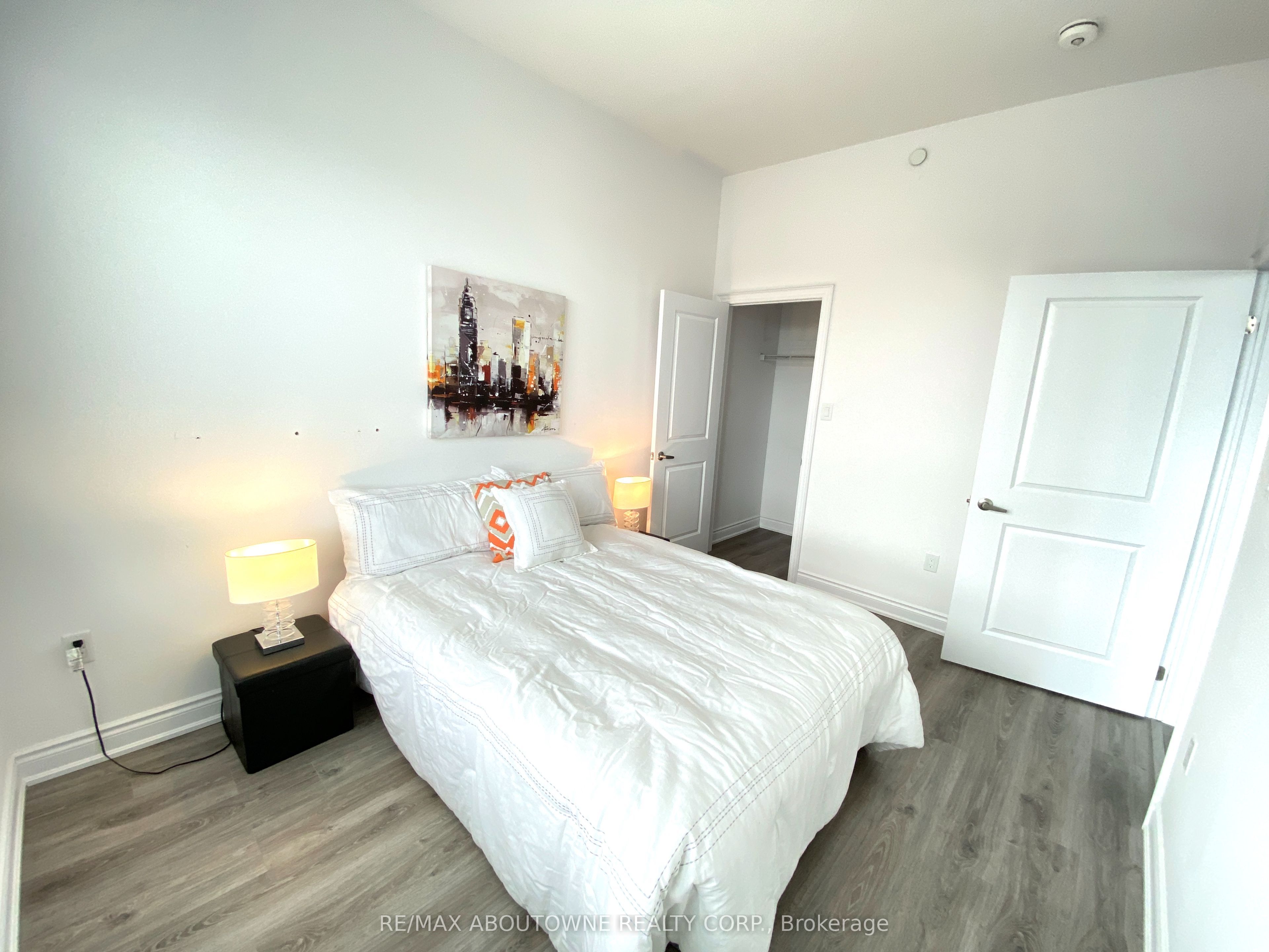 6 – 125 Shoreview Place, Hamilton ‣ X12477074 6 – 125 Shoreview Place, Hamilton ‣ X12477074