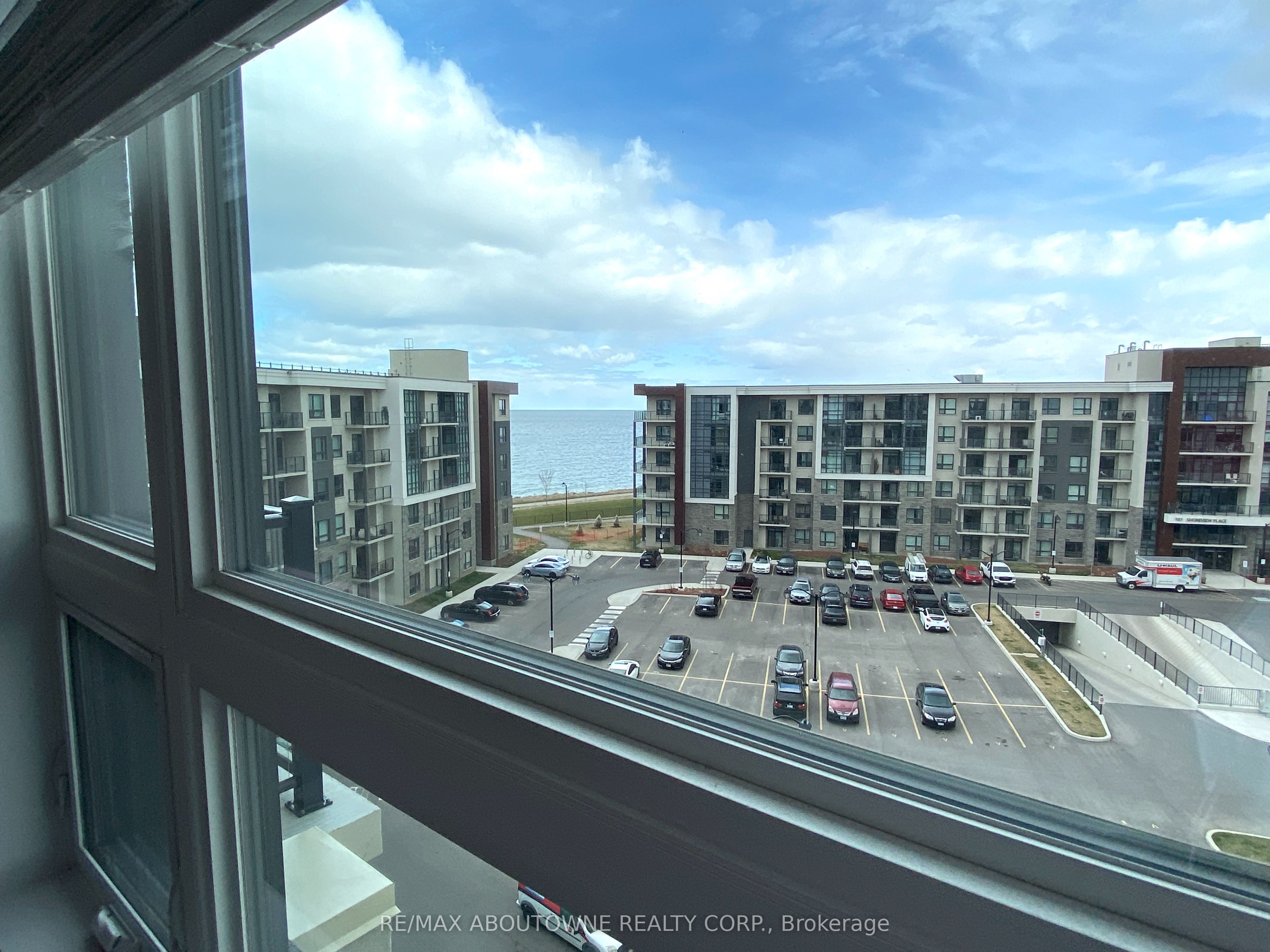 6 – 125 Shoreview Place, Hamilton ‣ X12477074 6 – 125 Shoreview Place, Hamilton ‣ X12477074
