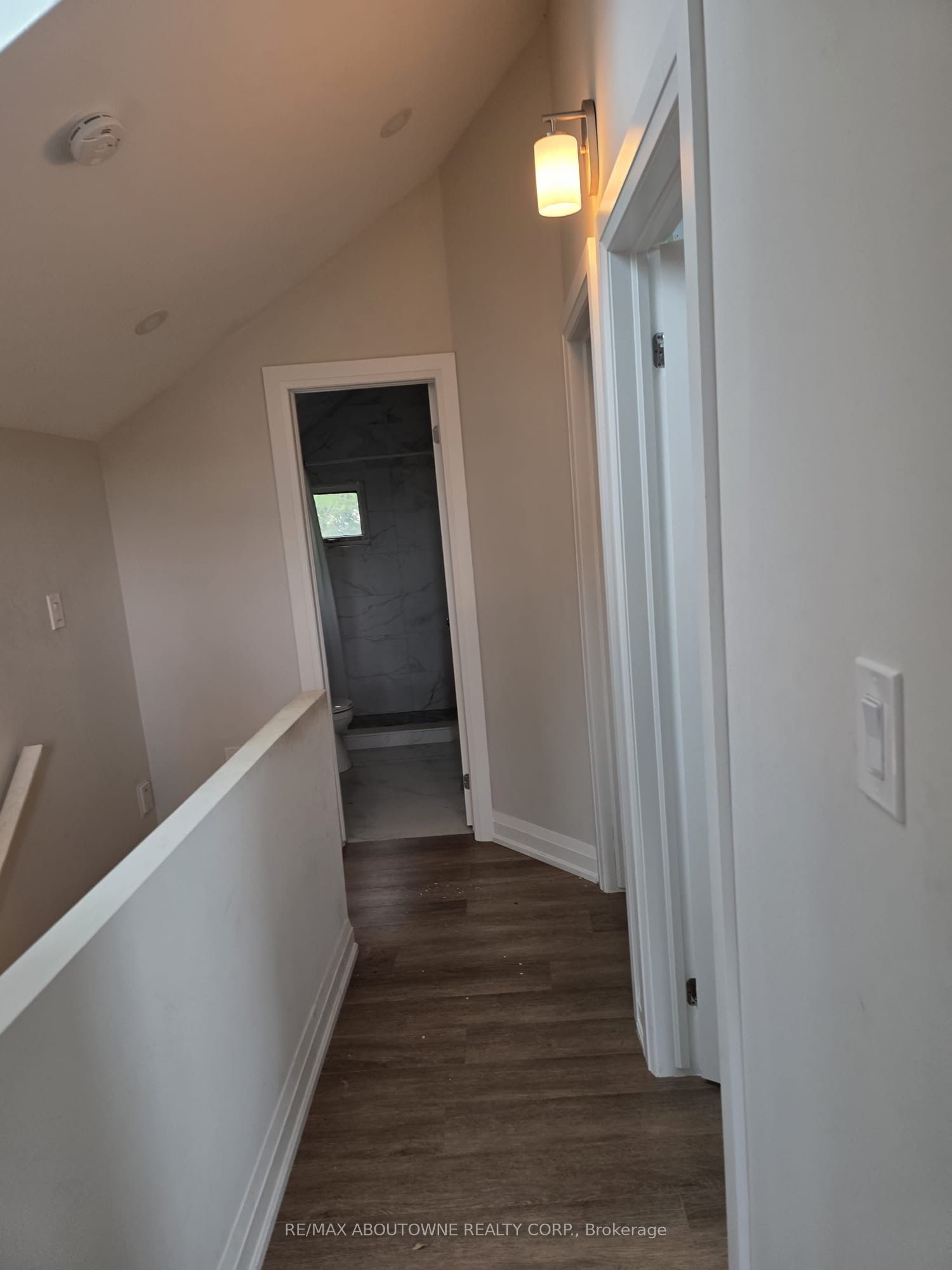110 BEACH Road, Hamilton ‣ X12483248 110 BEACH Road, Hamilton ‣ X12483248
