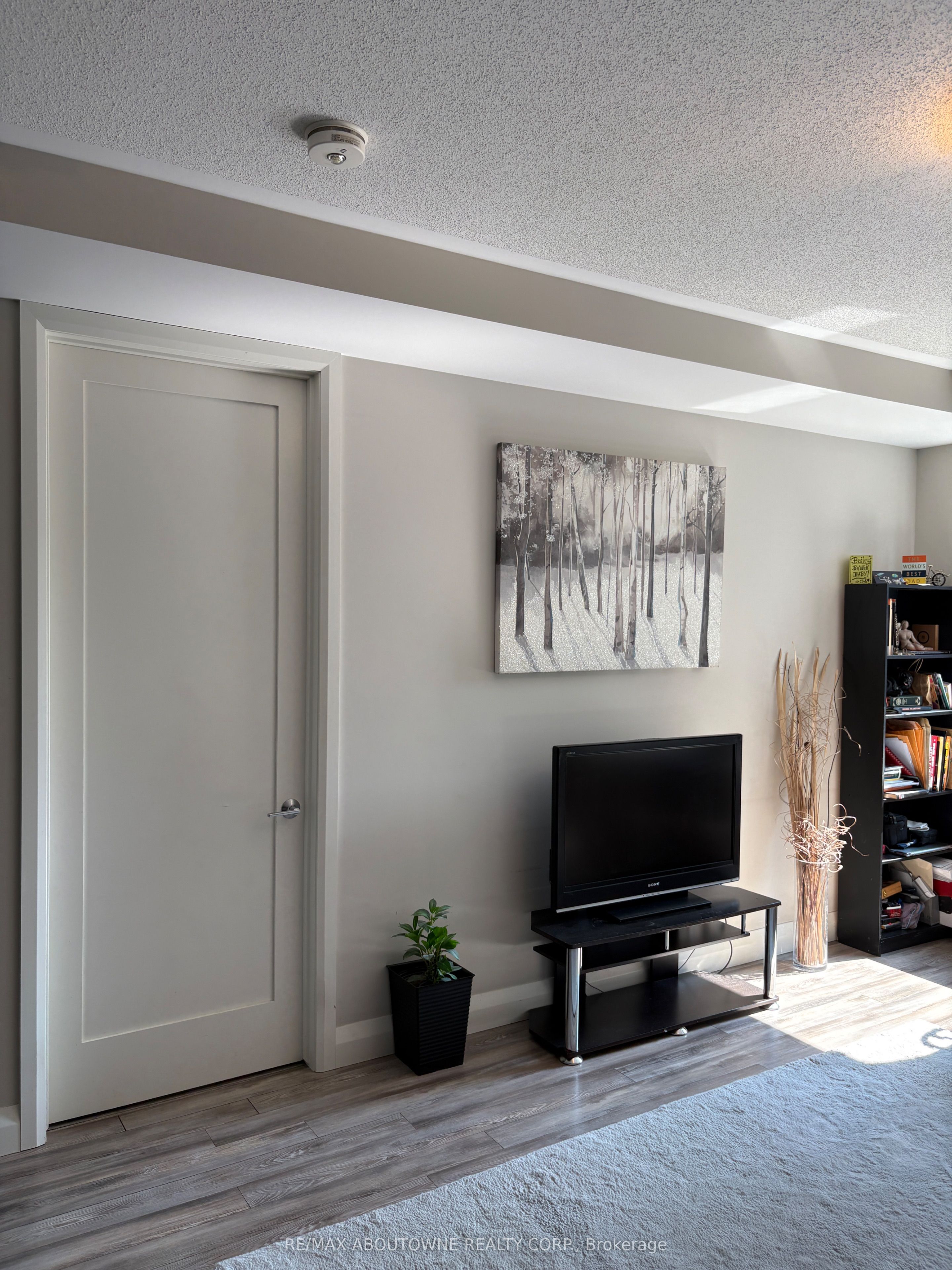 Call LBO – 118 KING Street, Hamilton ‣ X12484070 Call LBO – 118 KING Street, Hamilton ‣ X12484070