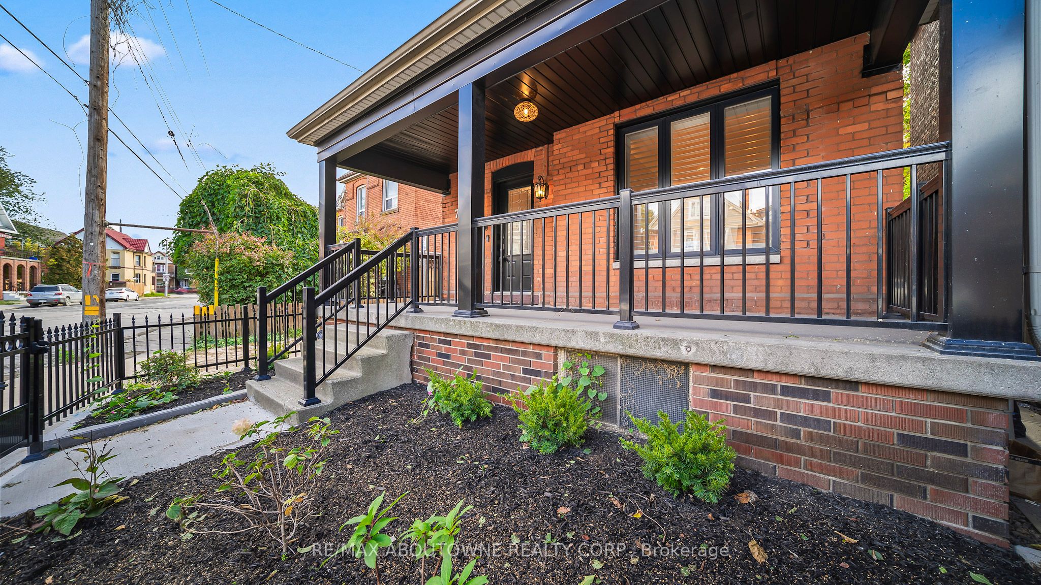 708 Wilson Street, Hamilton ‣ X12484358 708 Wilson Street, Hamilton ‣ X12484358