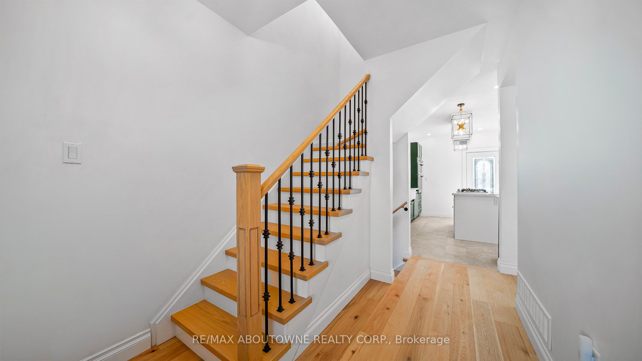 708 Wilson Street, Hamilton ‣ X12484358 708 Wilson Street, Hamilton ‣ X12484358
