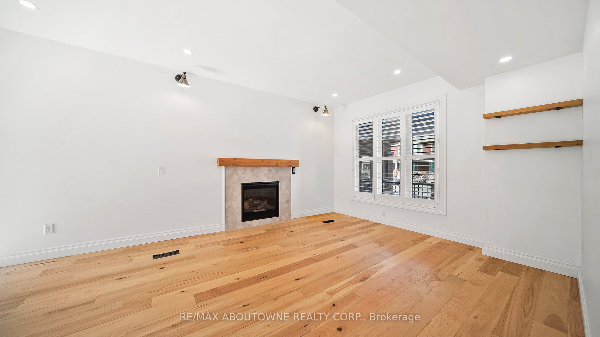 708 Wilson Street, Hamilton ‣ X12484358 708 Wilson Street, Hamilton ‣ X12484358