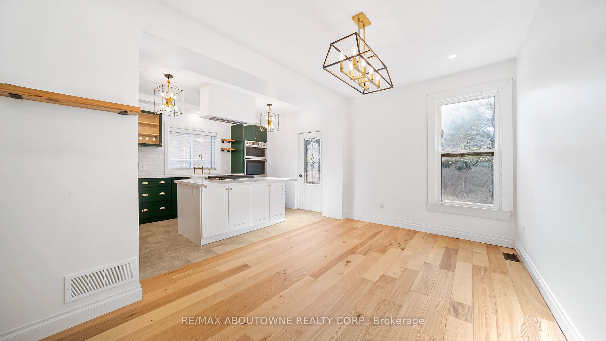 708 Wilson Street, Hamilton ‣ X12484358 708 Wilson Street, Hamilton ‣ X12484358