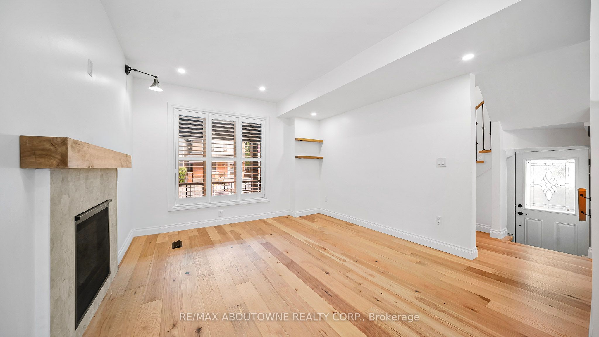 708 Wilson Street, Hamilton ‣ X12484358 708 Wilson Street, Hamilton ‣ X12484358