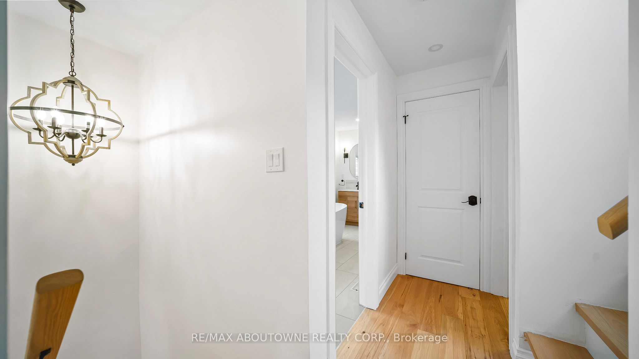 708 Wilson Street, Hamilton ‣ X12484358 708 Wilson Street, Hamilton ‣ X12484358