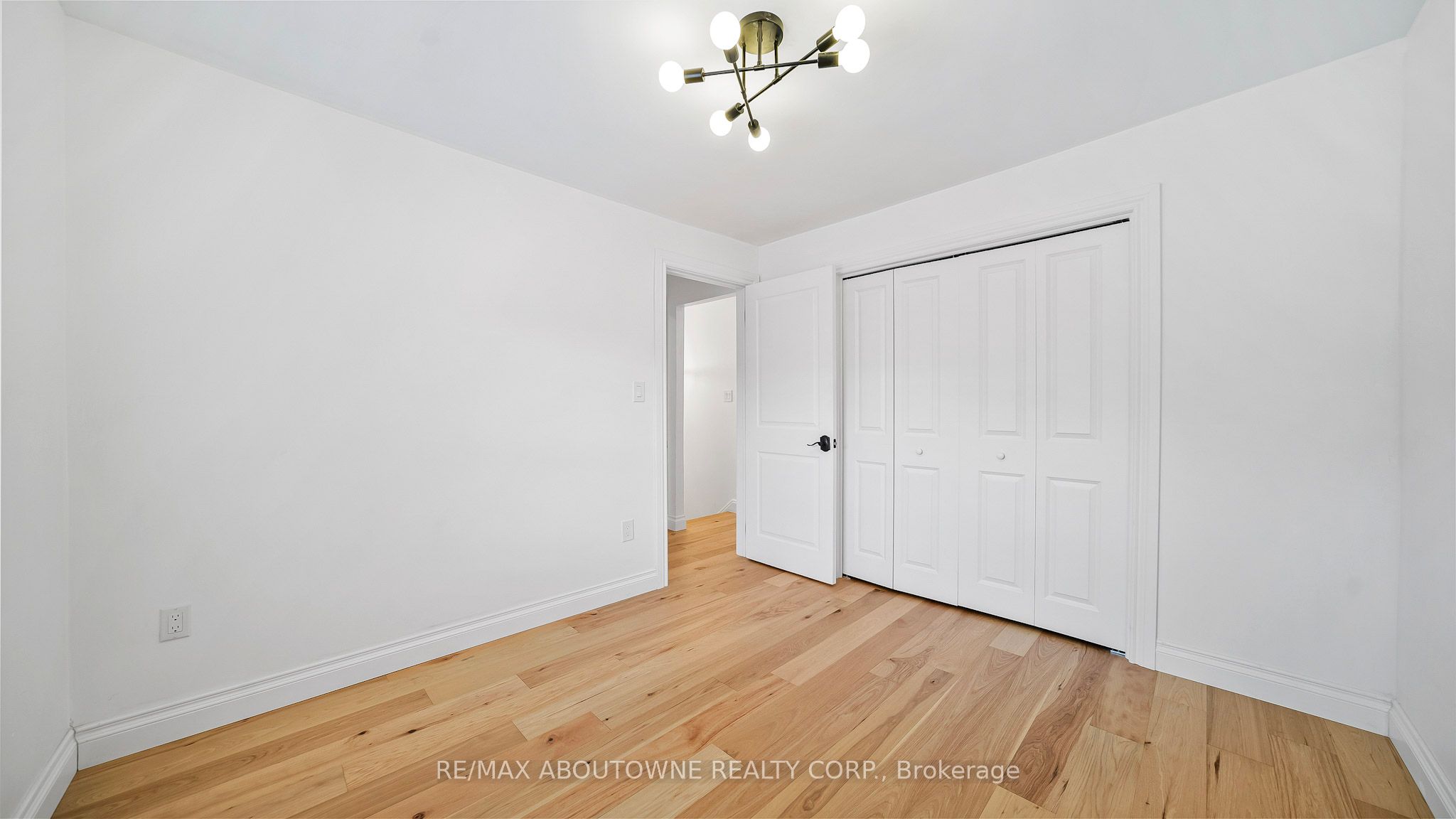 708 Wilson Street, Hamilton ‣ X12484358 708 Wilson Street, Hamilton ‣ X12484358