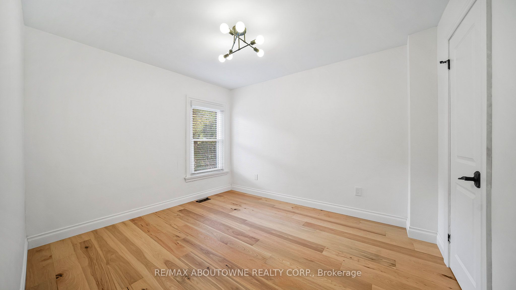 708 Wilson Street, Hamilton ‣ X12484358 708 Wilson Street, Hamilton ‣ X12484358