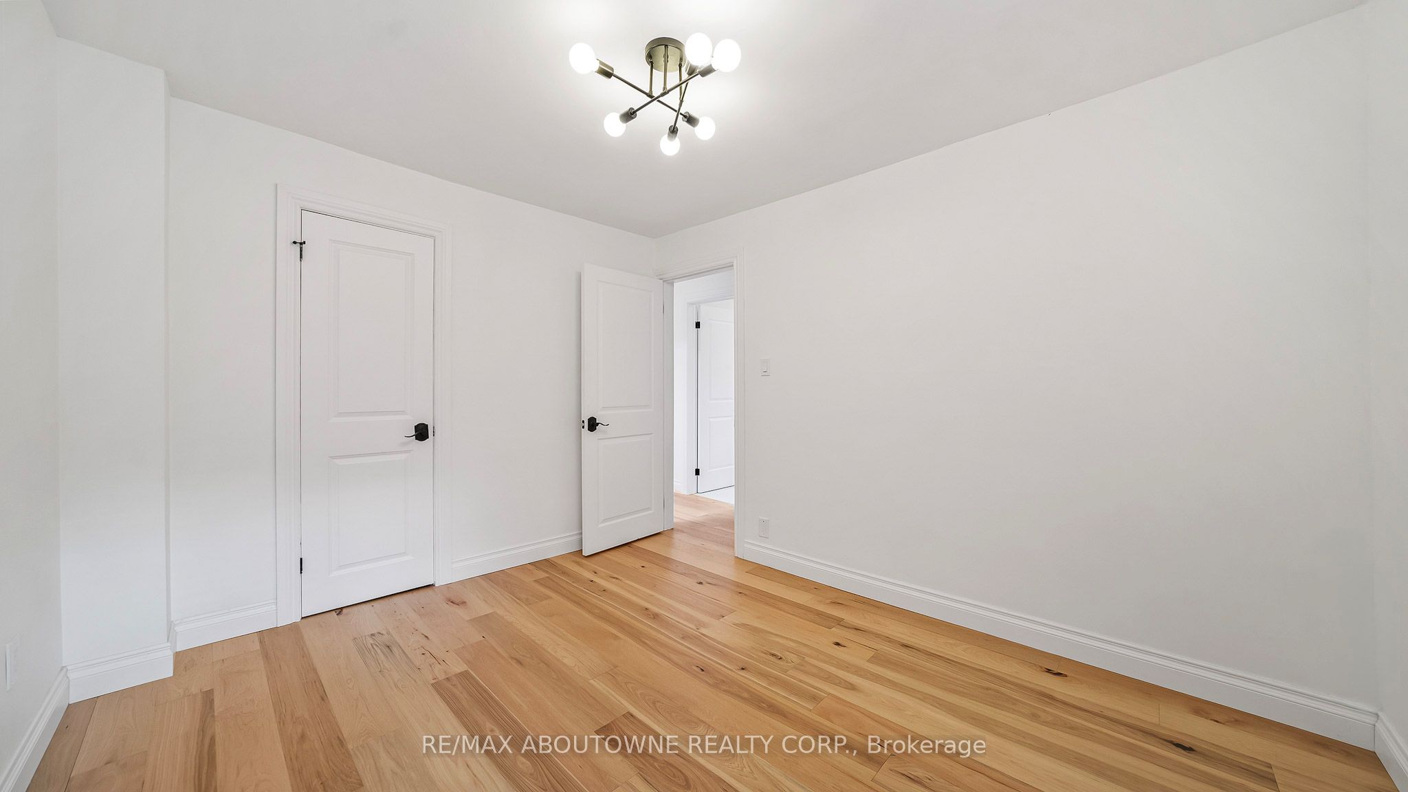 708 Wilson Street, Hamilton ‣ X12484358 708 Wilson Street, Hamilton ‣ X12484358