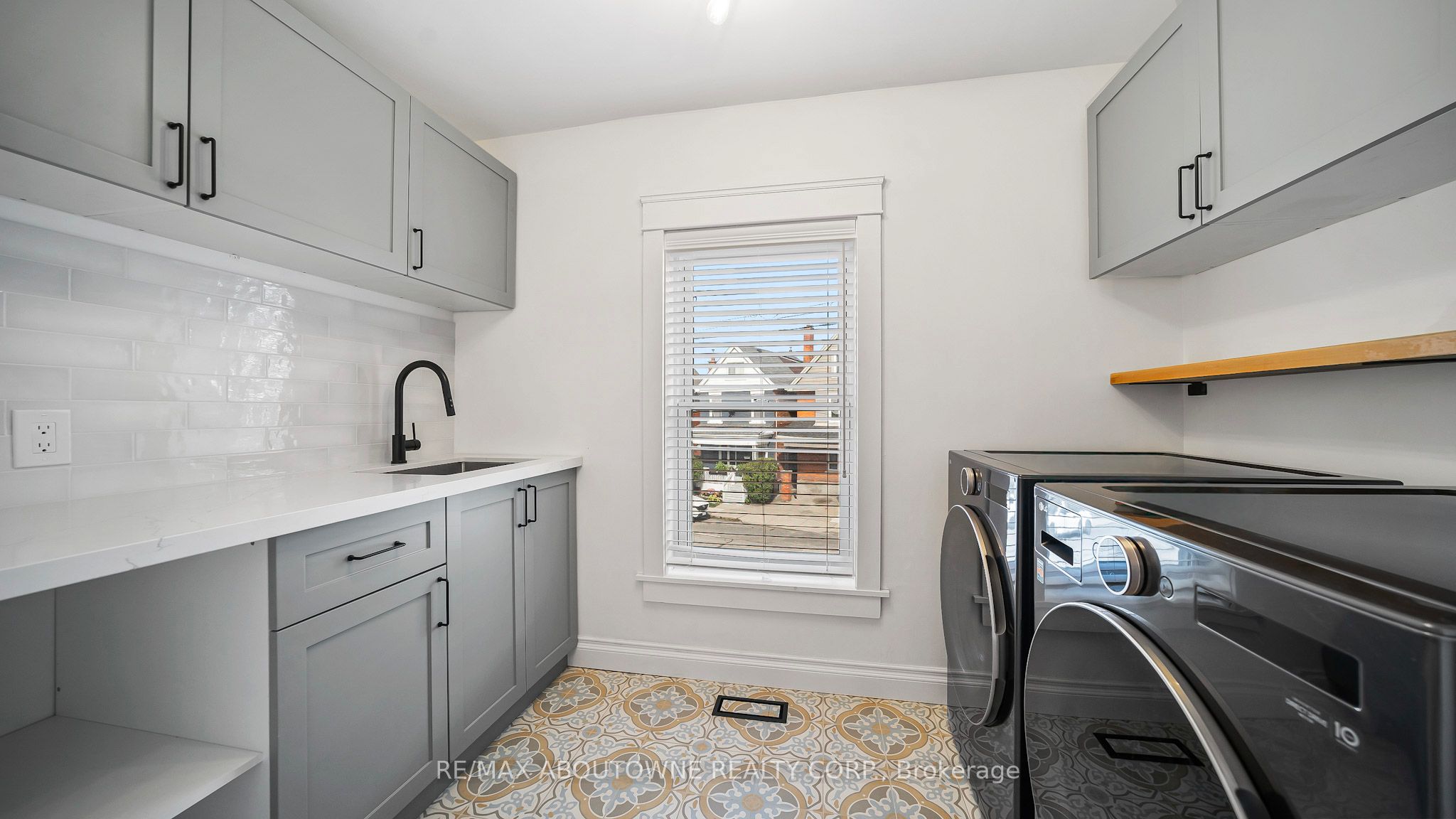 708 Wilson Street, Hamilton ‣ X12484358 708 Wilson Street, Hamilton ‣ X12484358