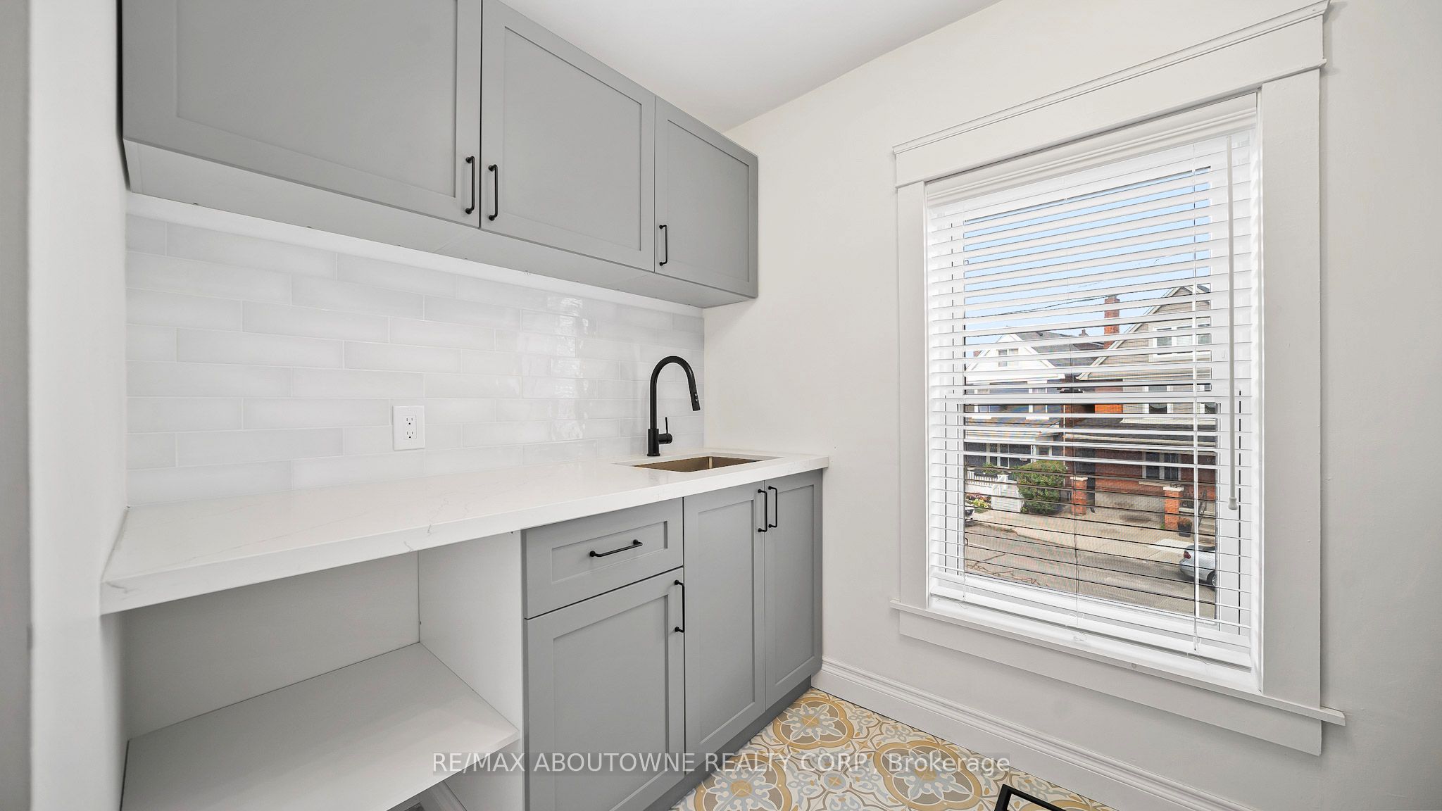 708 Wilson Street, Hamilton ‣ X12484358 708 Wilson Street, Hamilton ‣ X12484358