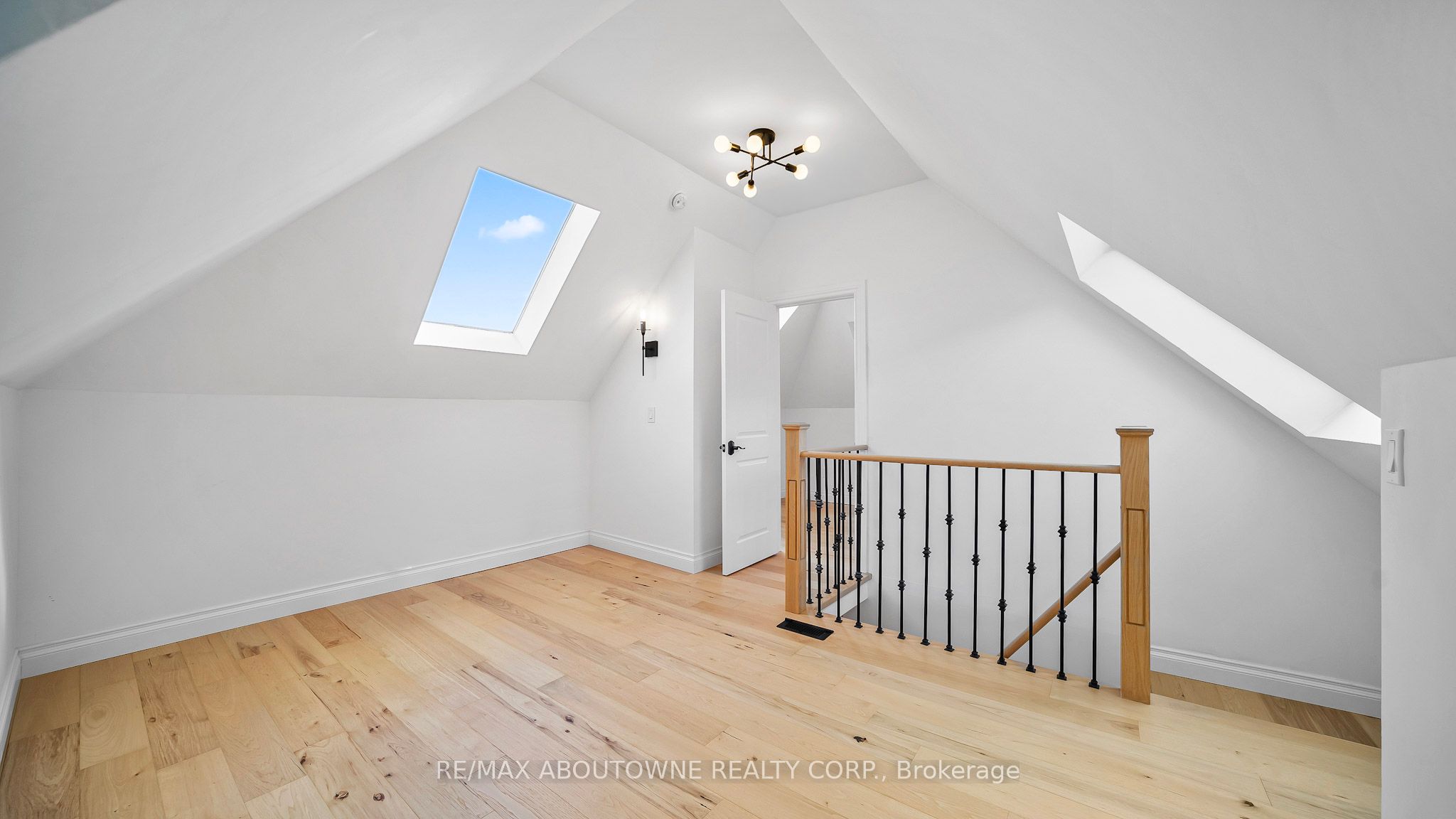 708 Wilson Street, Hamilton ‣ X12484358 708 Wilson Street, Hamilton ‣ X12484358