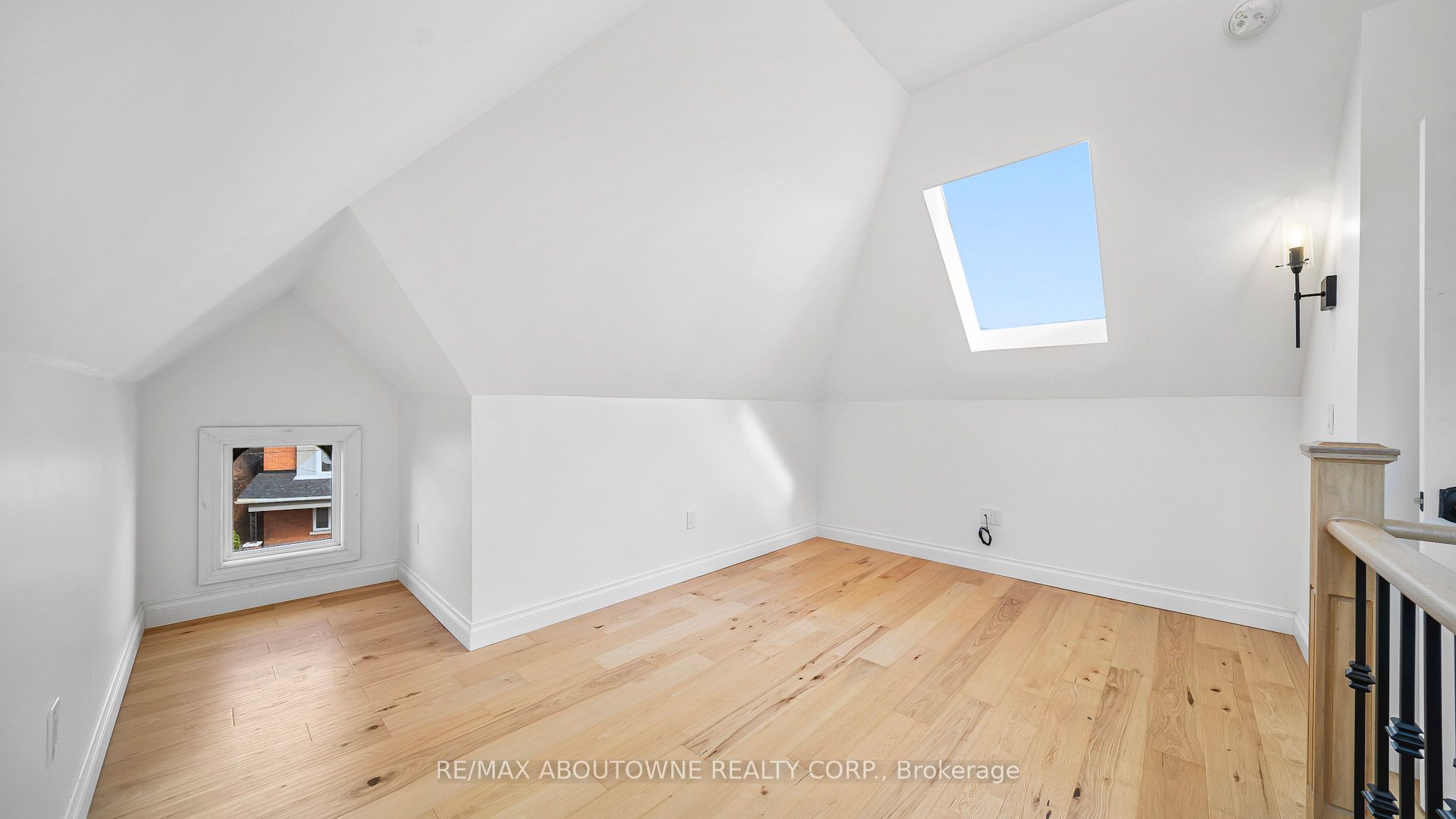 708 Wilson Street, Hamilton ‣ X12484358 708 Wilson Street, Hamilton ‣ X12484358
