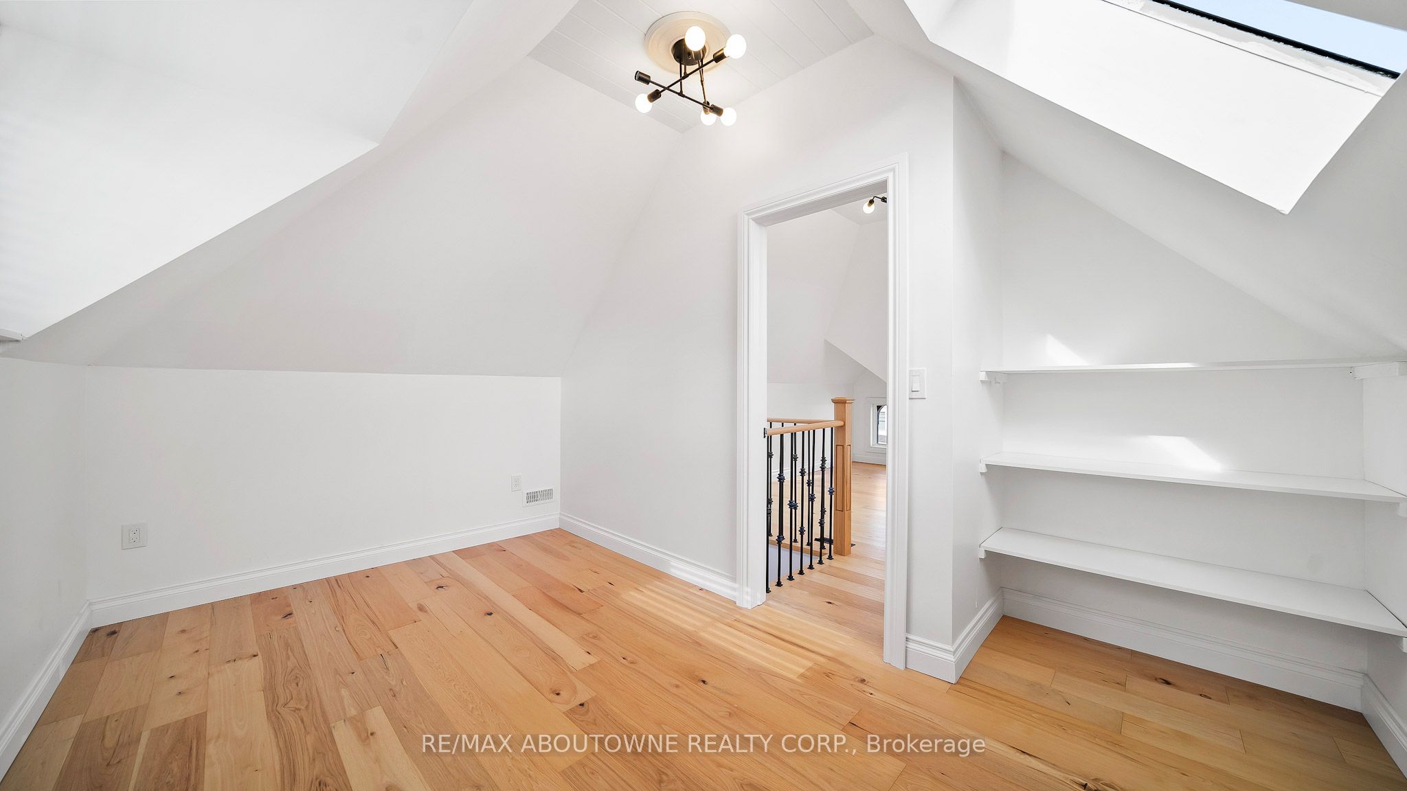708 Wilson Street, Hamilton ‣ X12484358 708 Wilson Street, Hamilton ‣ X12484358