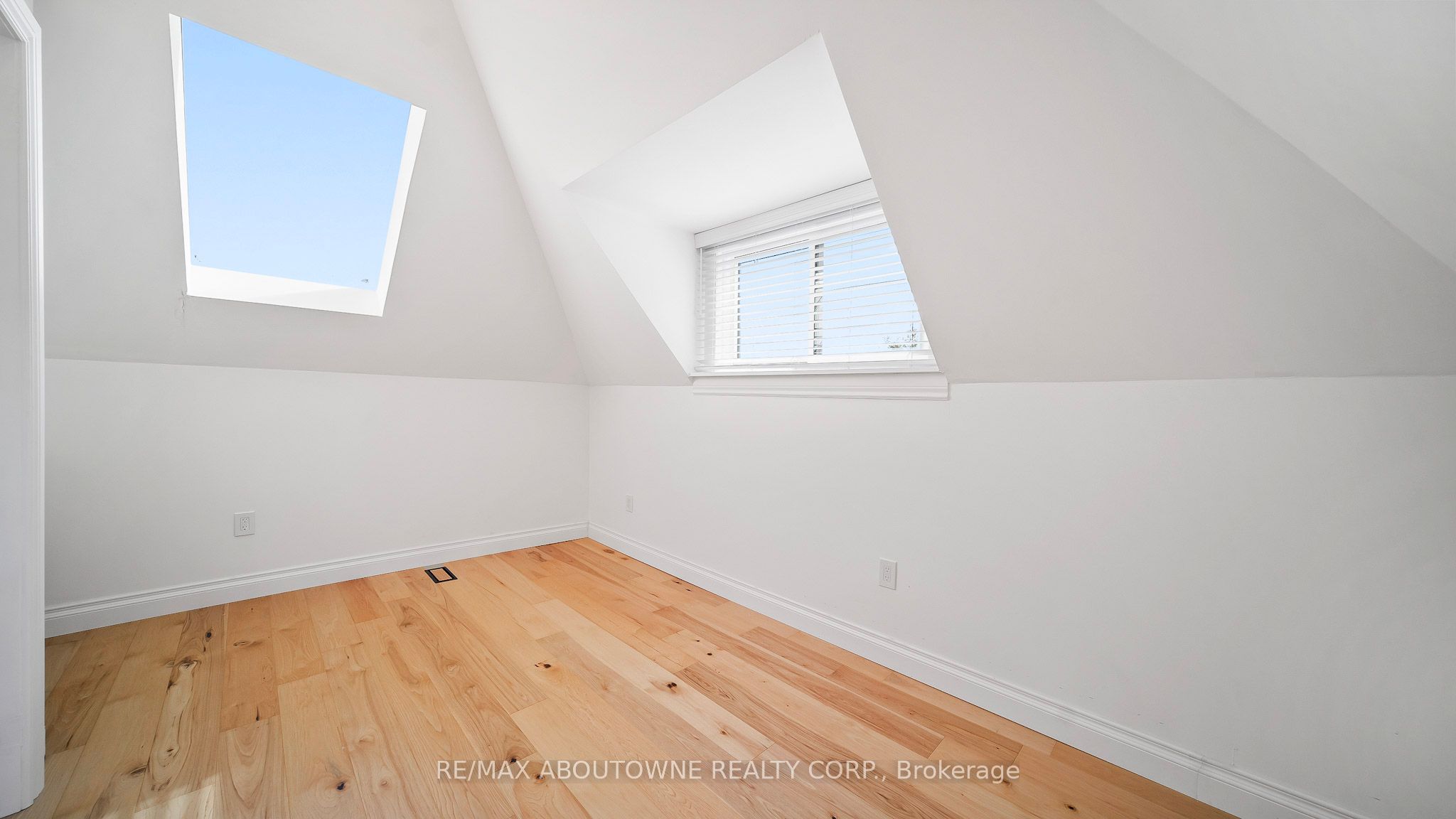 708 Wilson Street, Hamilton ‣ X12484358 708 Wilson Street, Hamilton ‣ X12484358