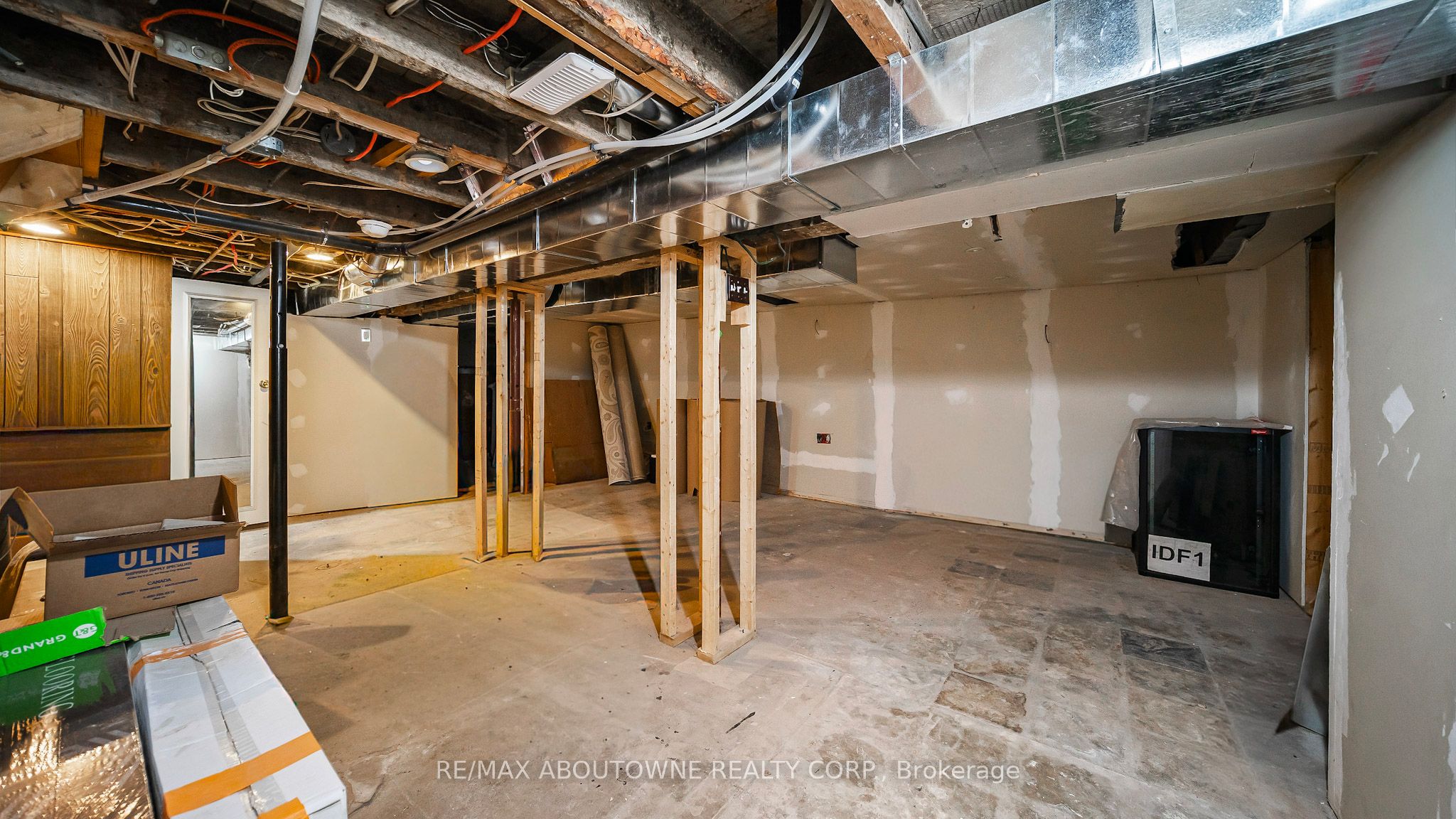 708 Wilson Street, Hamilton ‣ X12484358 708 Wilson Street, Hamilton ‣ X12484358