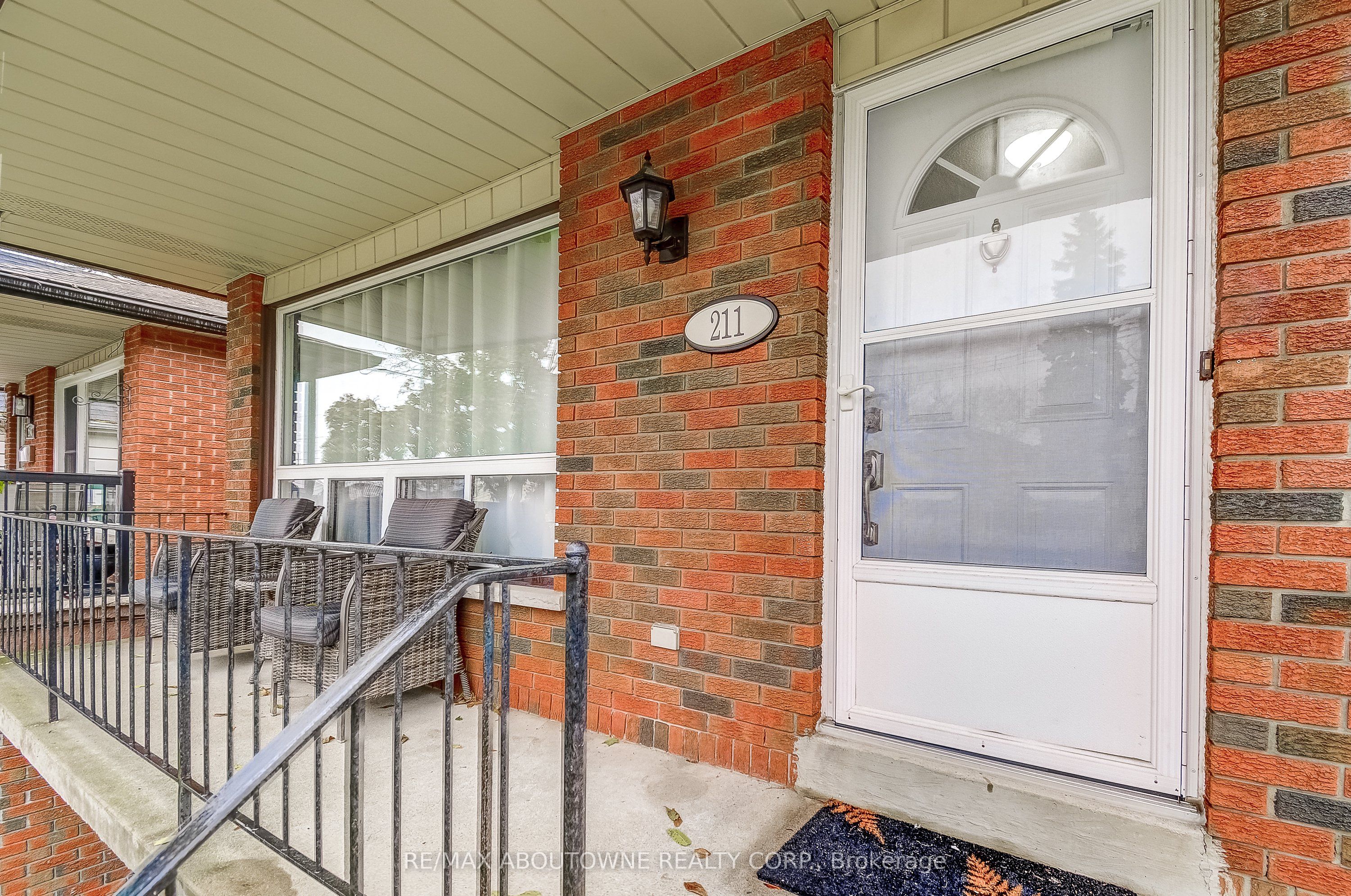 211 East 8th Street, Hamilton ‣ X12503840 211 East 8th Street, Hamilton ‣ X12503840