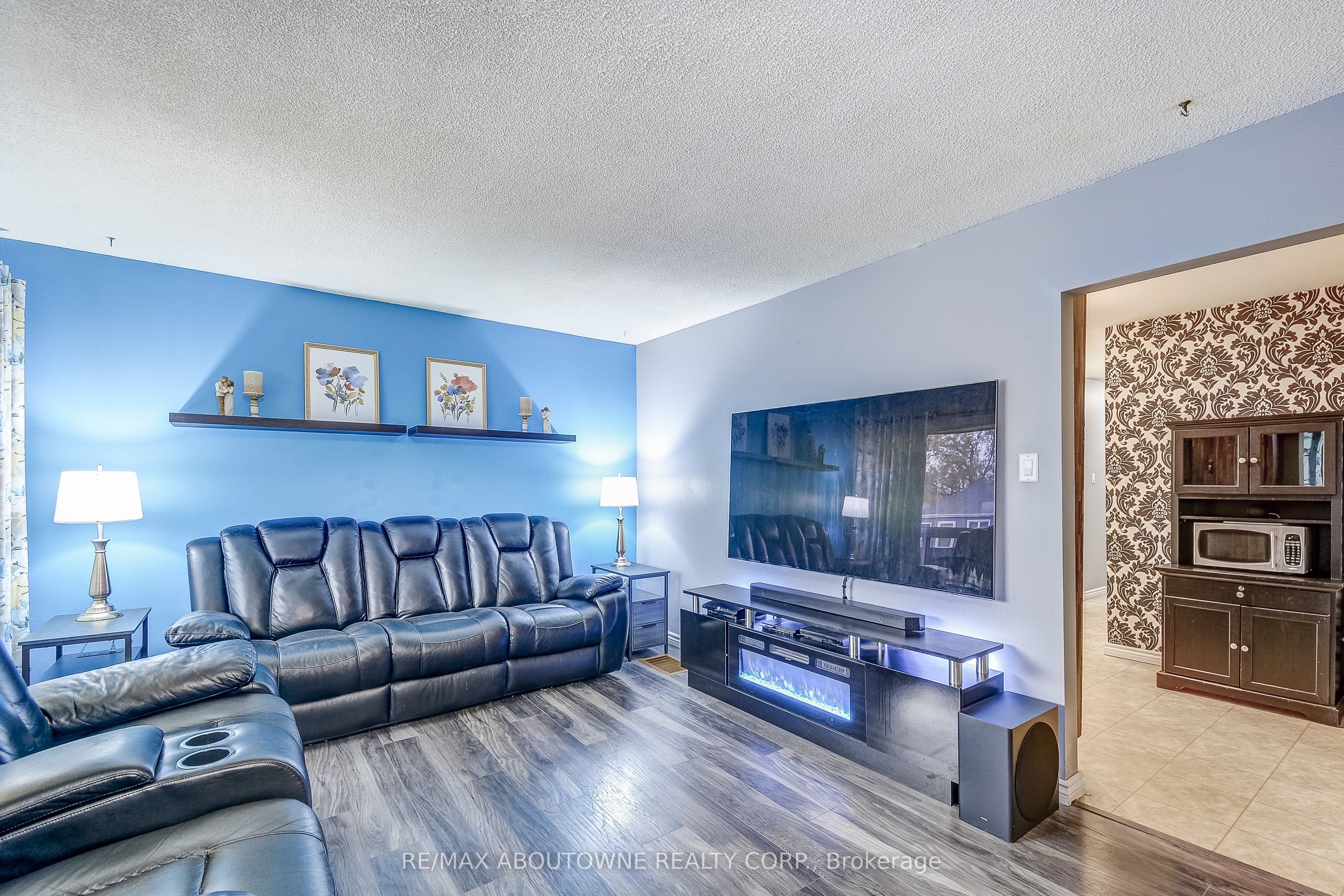 211 East 8th Street, Hamilton ‣ X12503840 211 East 8th Street, Hamilton ‣ X12503840