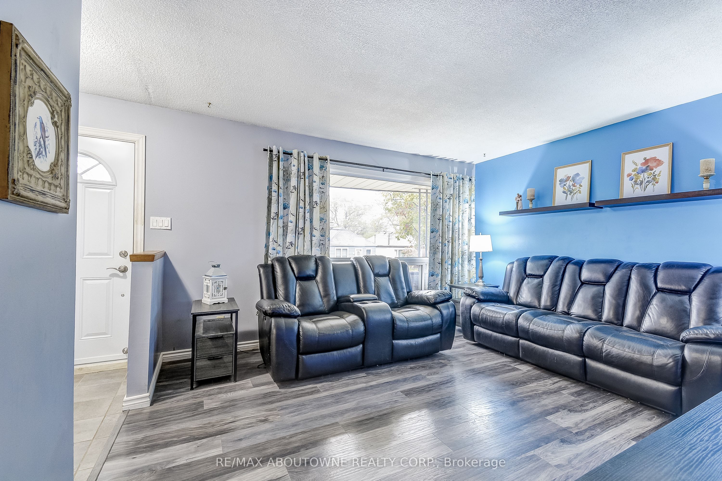 211 East 8th Street, Hamilton ‣ X12503840 211 East 8th Street, Hamilton ‣ X12503840