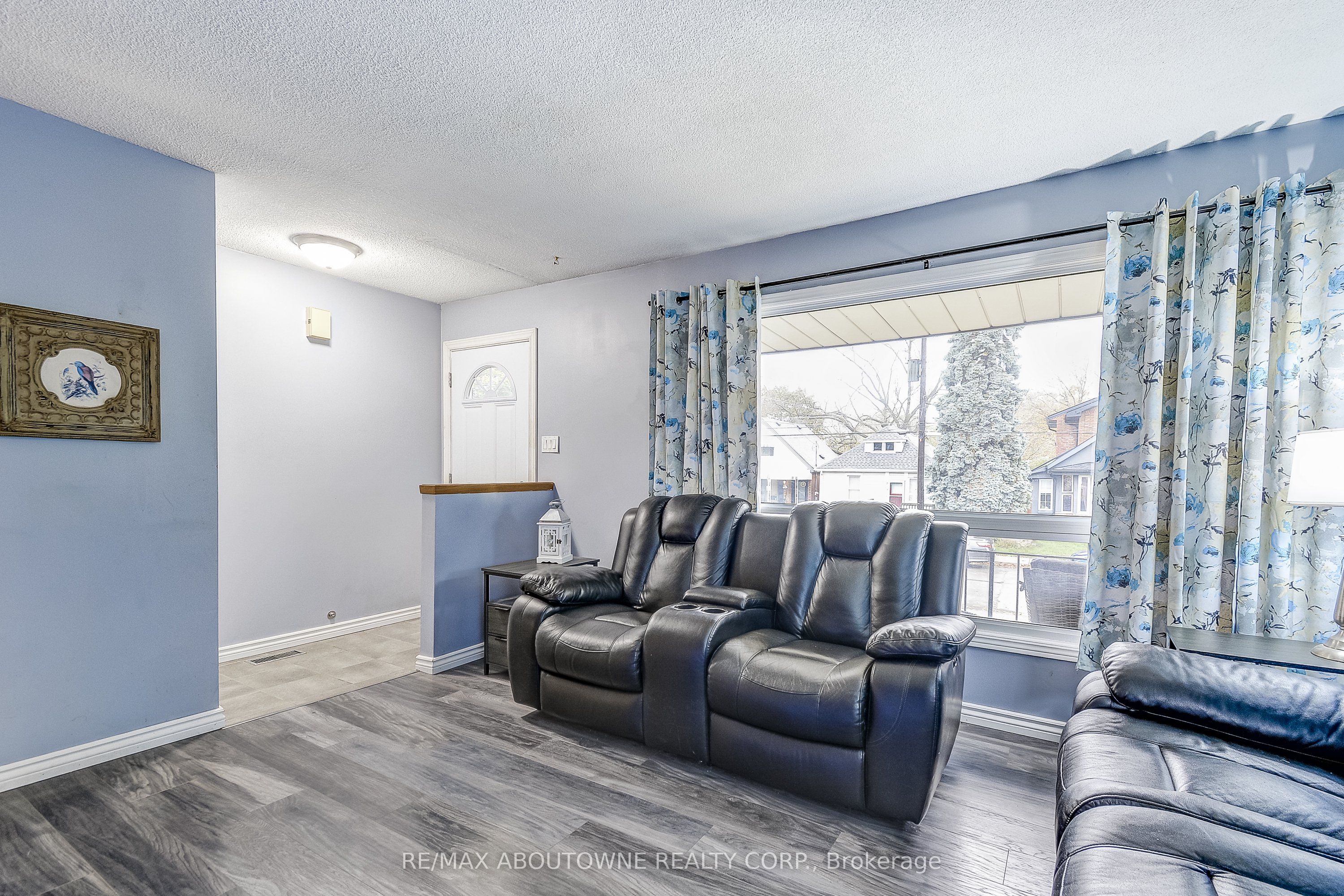 211 East 8th Street, Hamilton ‣ X12503840 211 East 8th Street, Hamilton ‣ X12503840