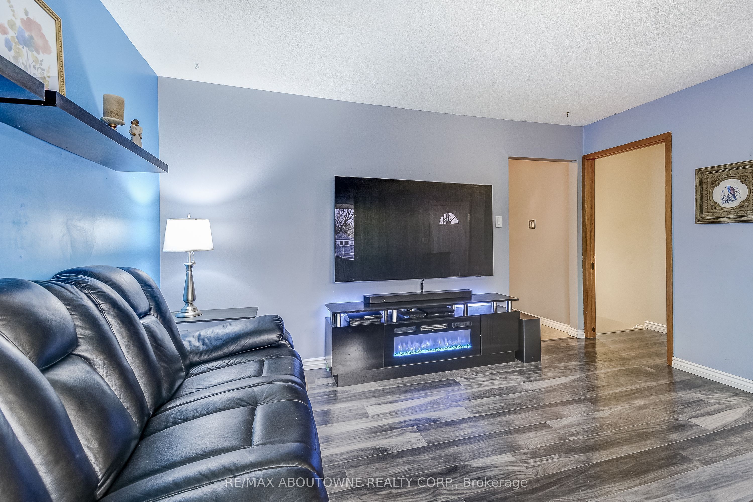 211 East 8th Street, Hamilton ‣ X12503840 211 East 8th Street, Hamilton ‣ X12503840