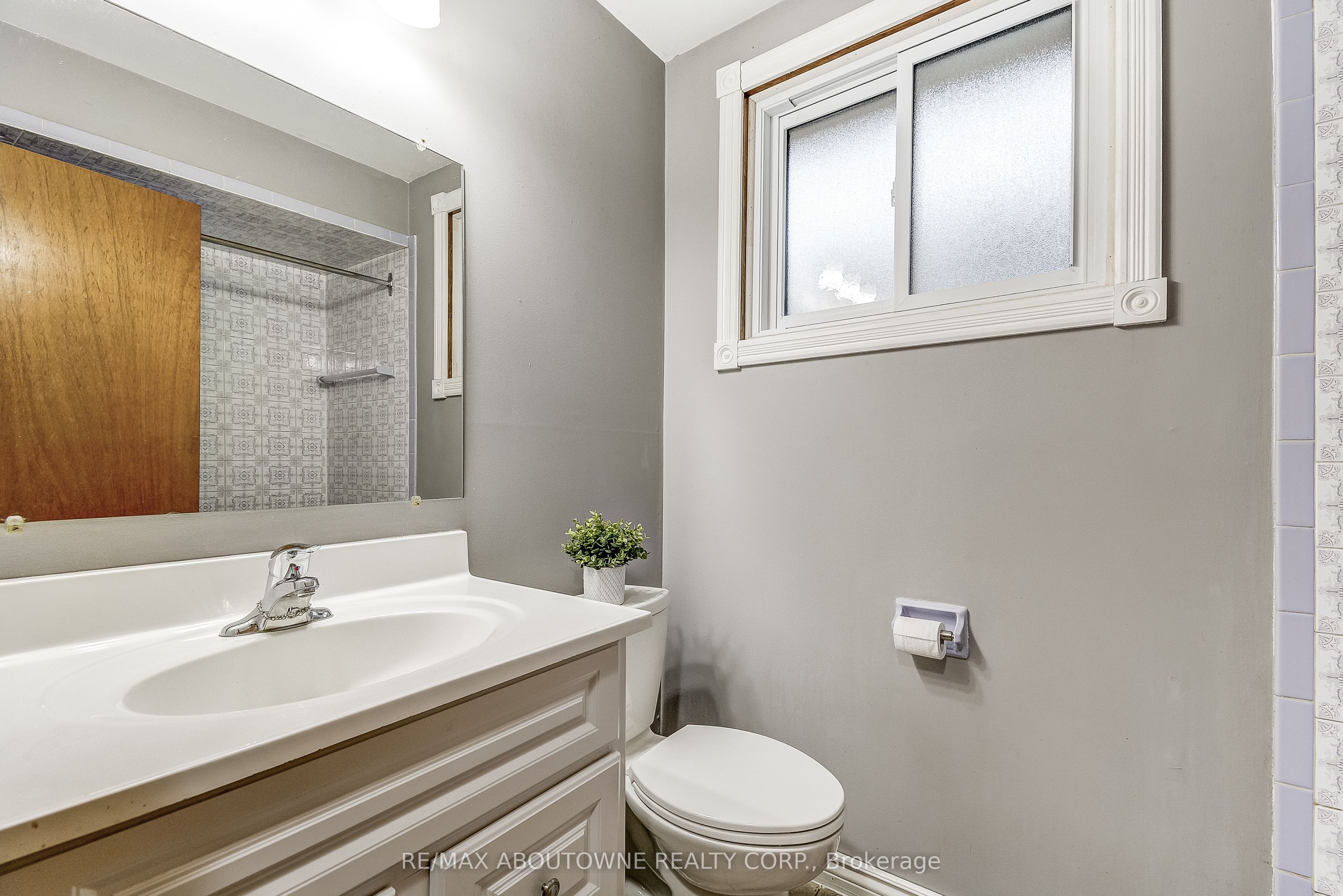 211 East 8th Street, Hamilton ‣ X12503840 211 East 8th Street, Hamilton ‣ X12503840