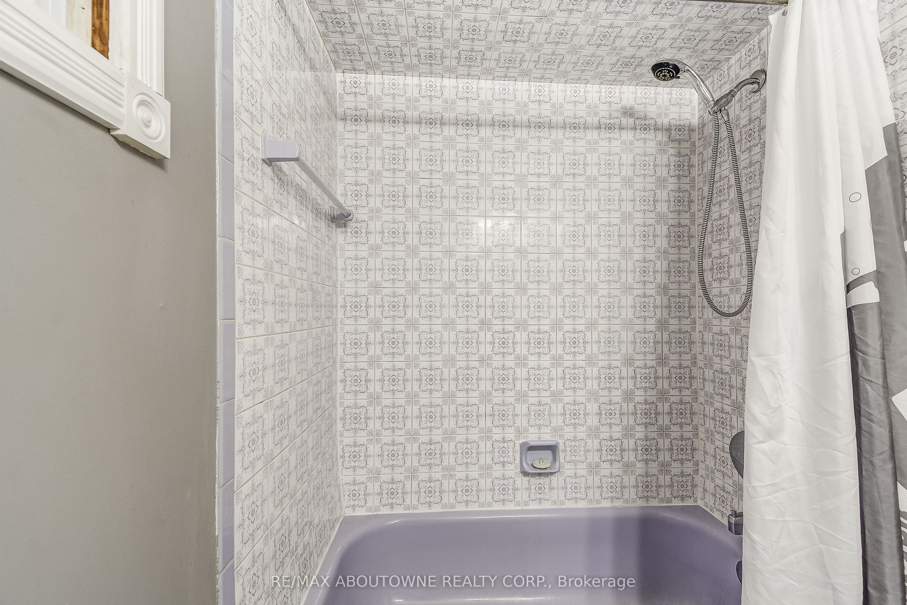 211 East 8th Street, Hamilton ‣ X12503840 211 East 8th Street, Hamilton ‣ X12503840