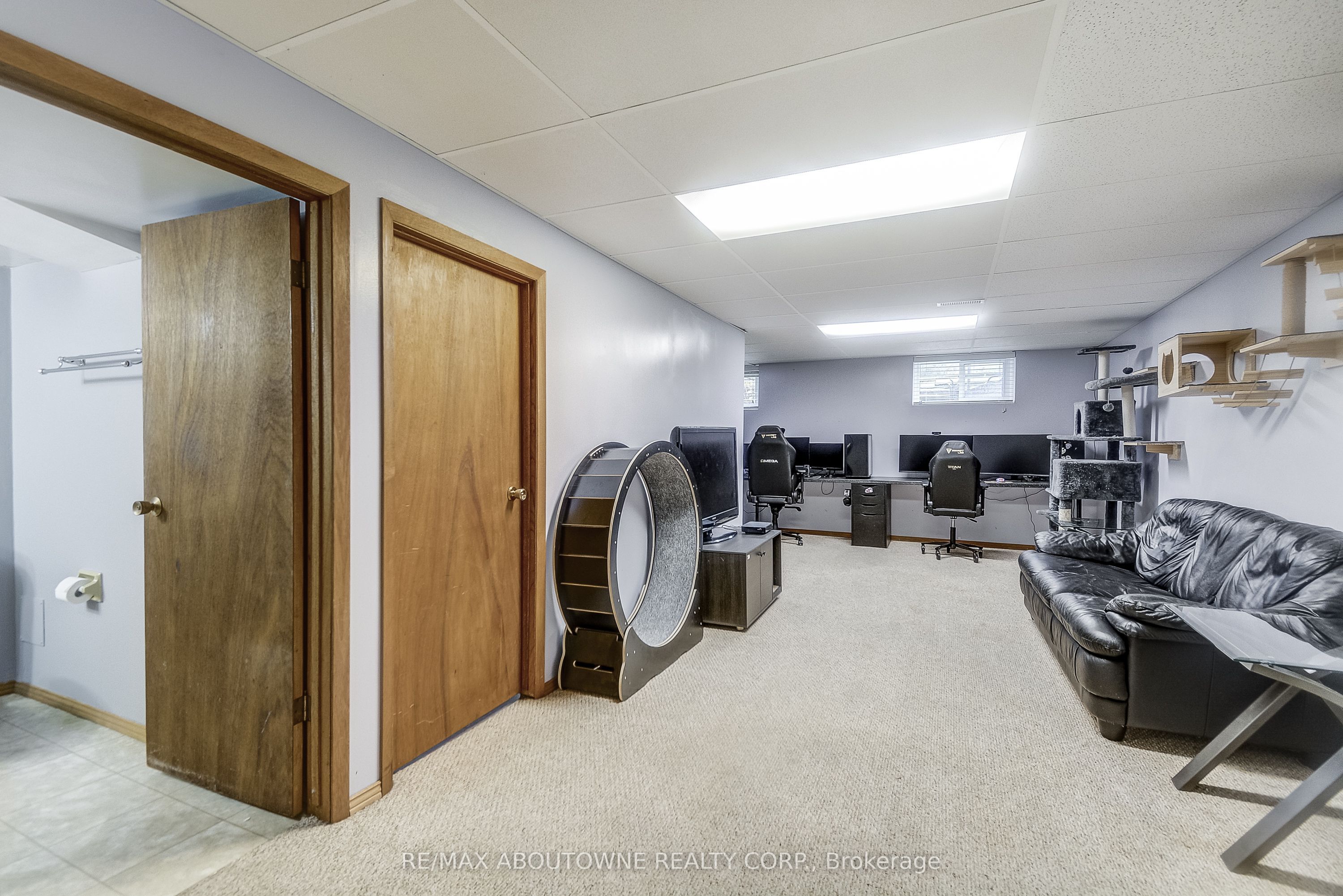 211 East 8th Street, Hamilton ‣ X12503840 211 East 8th Street, Hamilton ‣ X12503840