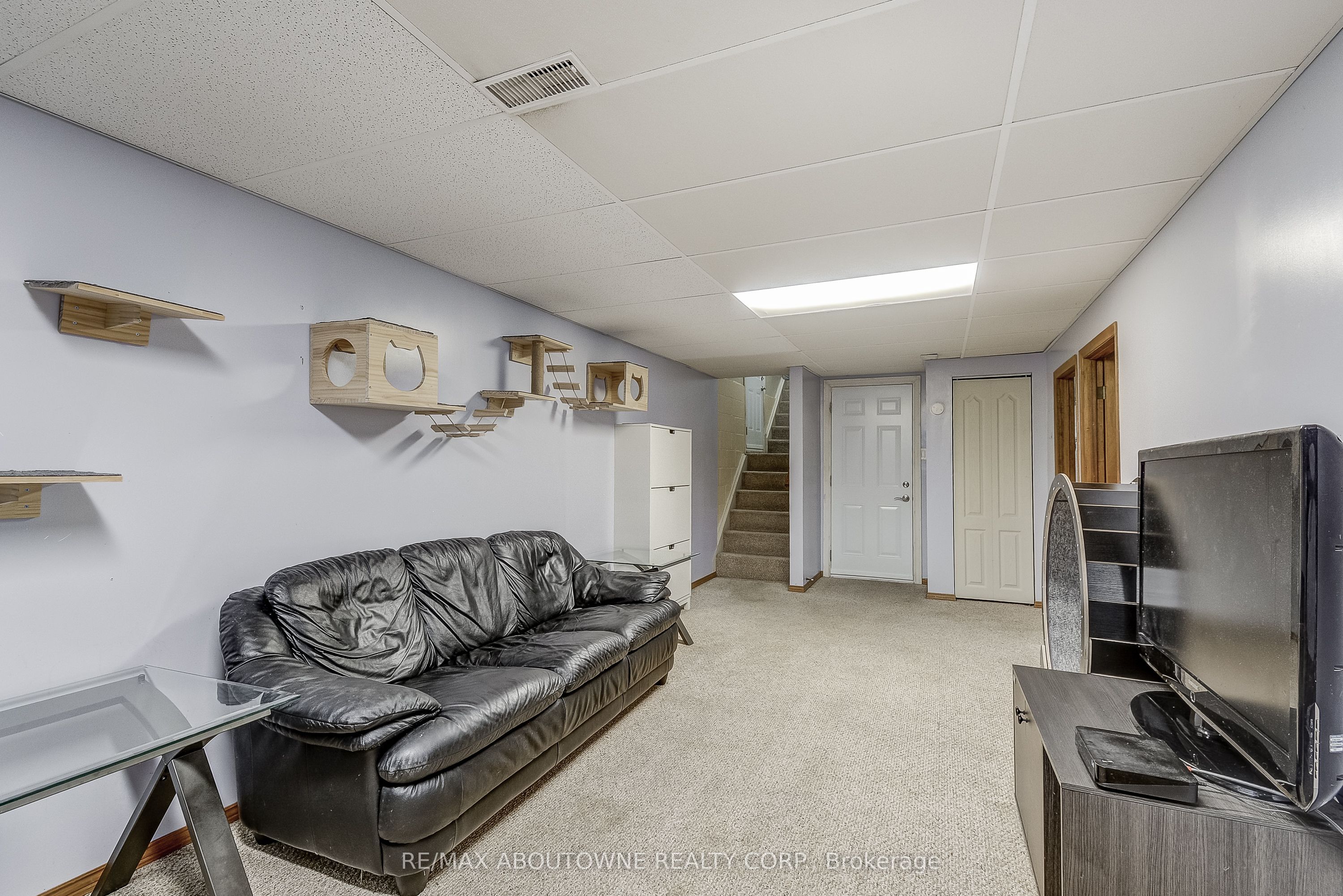 211 East 8th Street, Hamilton ‣ X12503840 211 East 8th Street, Hamilton ‣ X12503840