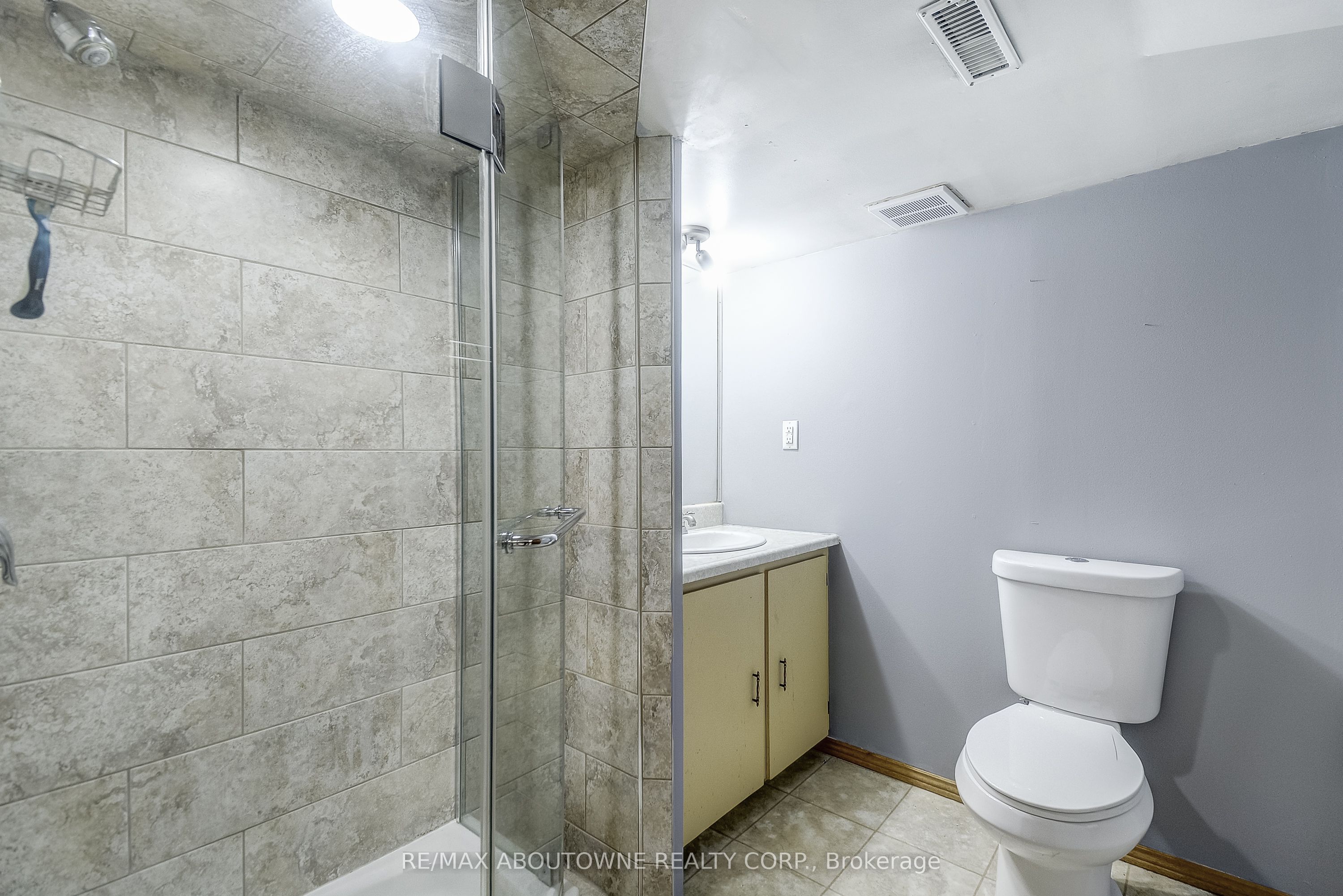 211 East 8th Street, Hamilton ‣ X12503840 211 East 8th Street, Hamilton ‣ X12503840