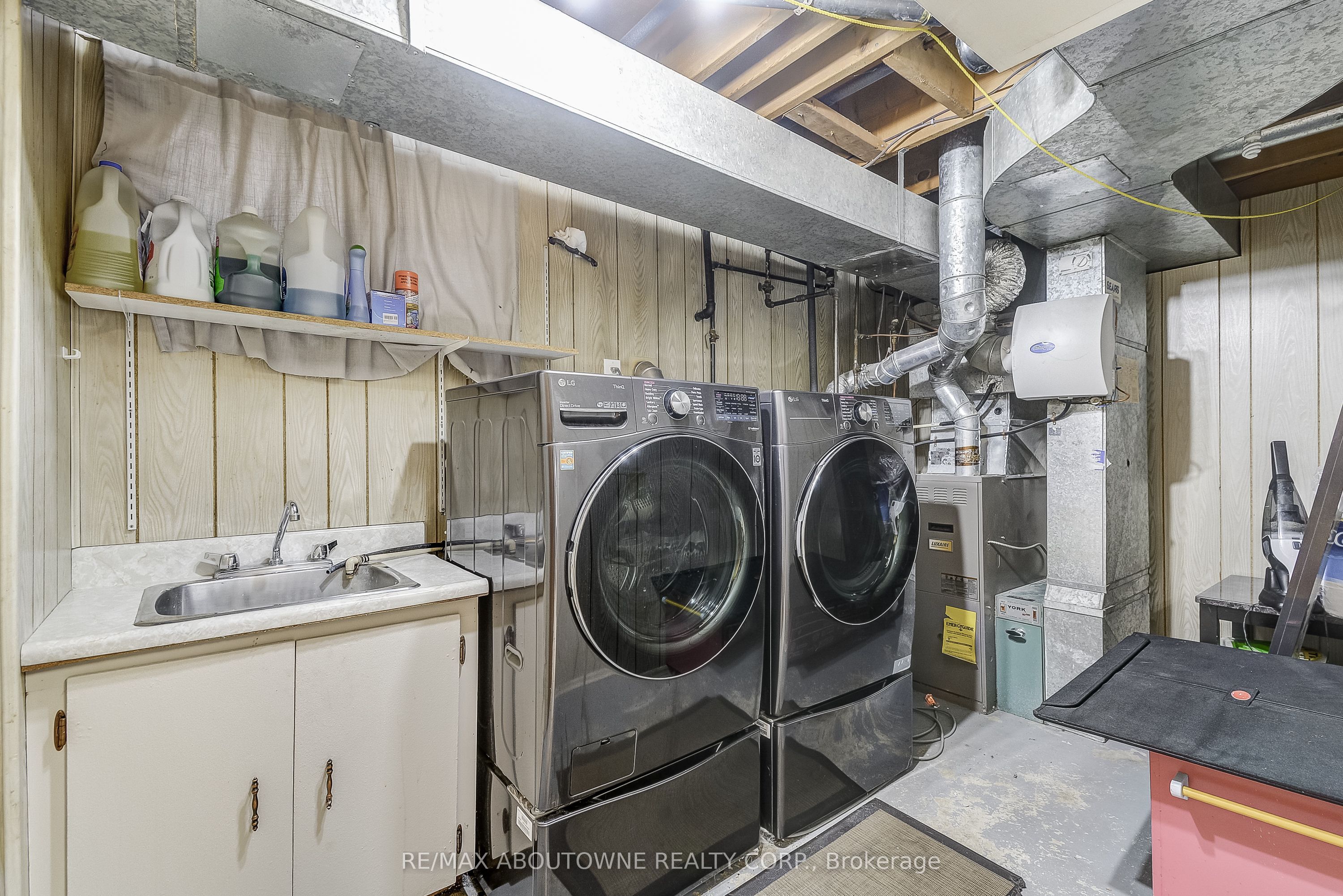 211 East 8th Street, Hamilton ‣ X12503840 211 East 8th Street, Hamilton ‣ X12503840