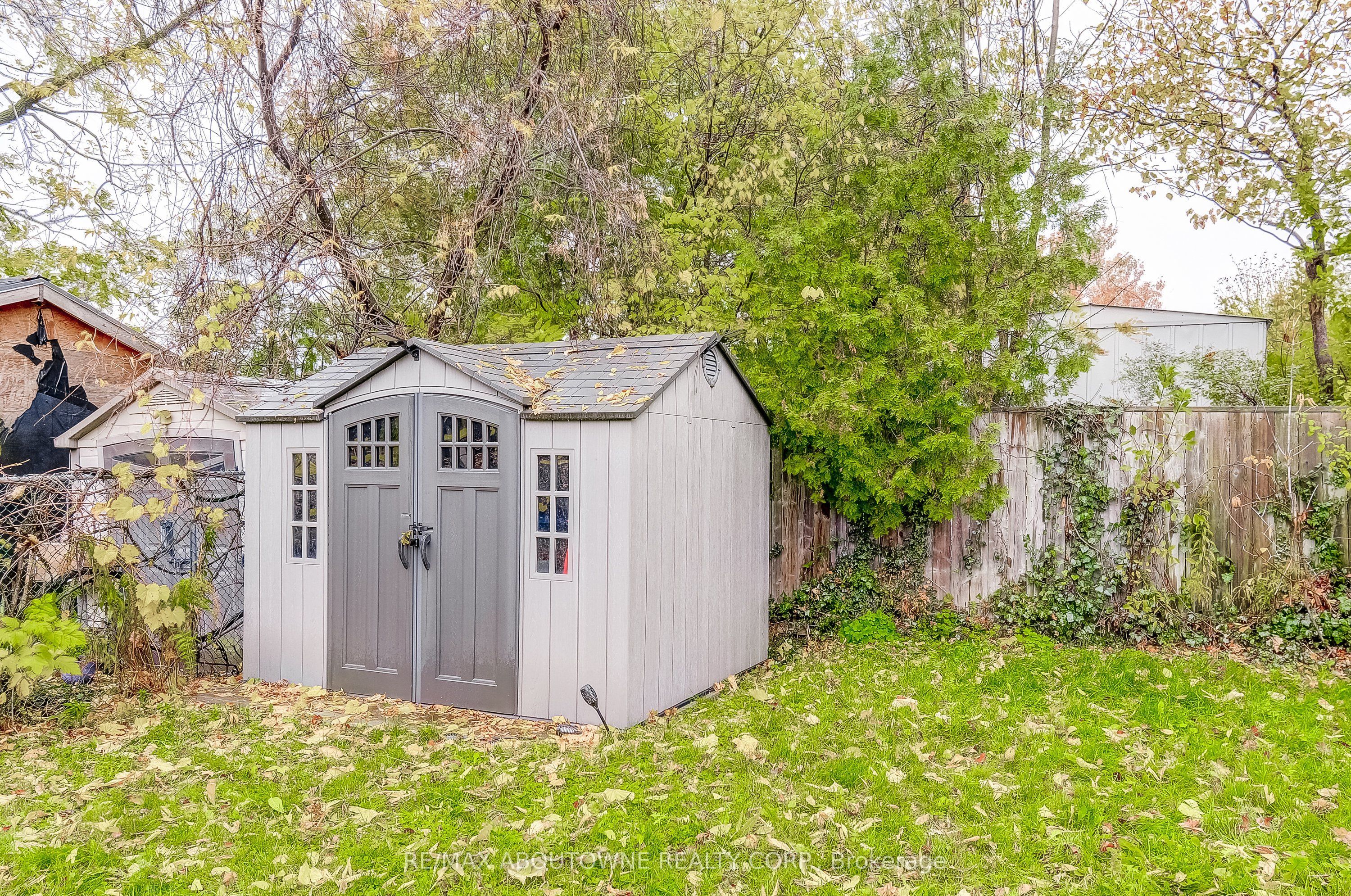 211 East 8th Street, Hamilton ‣ X12503840 211 East 8th Street, Hamilton ‣ X12503840