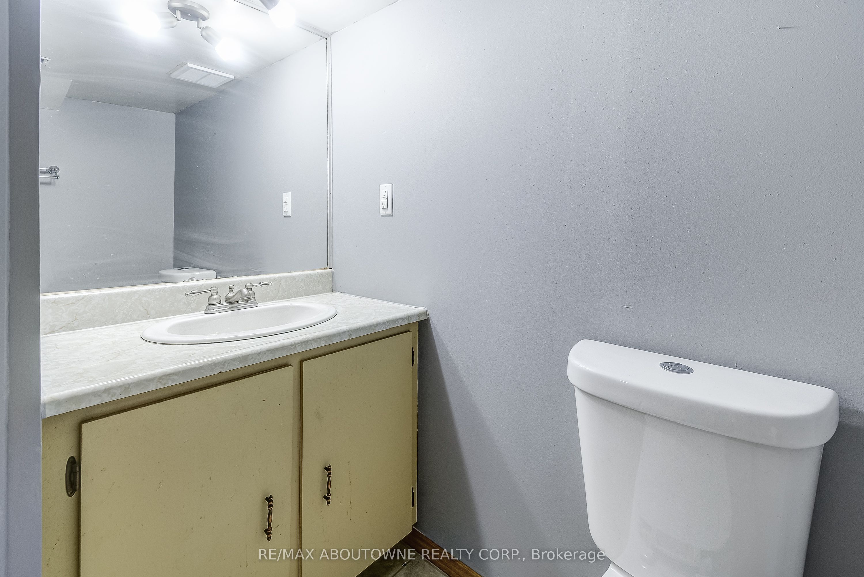 211 East 8th Street, Hamilton ‣ X12503840 211 East 8th Street, Hamilton ‣ X12503840