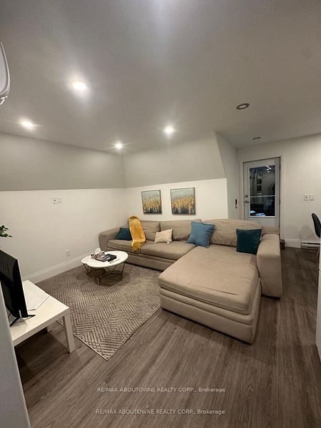 66 Wellington Street, Hamilton ‣ X12550450 66 Wellington Street, Hamilton ‣ X12550450