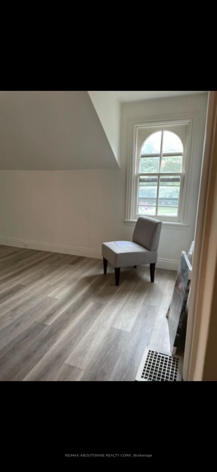 70 Wellington Street, Hamilton ‣ X12550552 70 Wellington Street, Hamilton ‣ X12550552