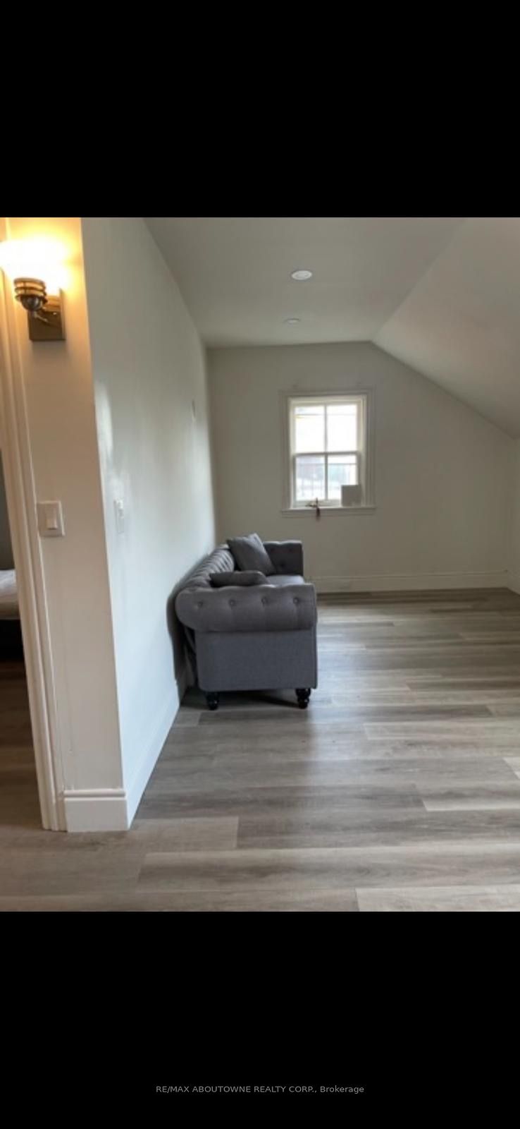 70 Wellington Street, Hamilton ‣ X12550552 70 Wellington Street, Hamilton ‣ X12550552