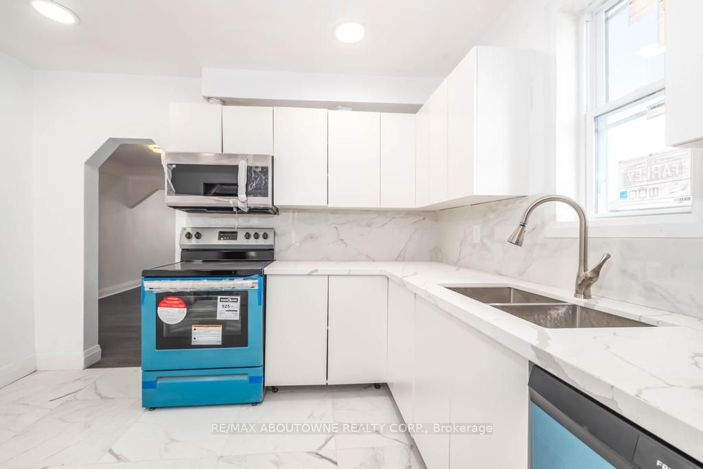 126 HARMONY Avenue, Hamilton ‣ X12559900 126 HARMONY Avenue, Hamilton ‣ X12559900