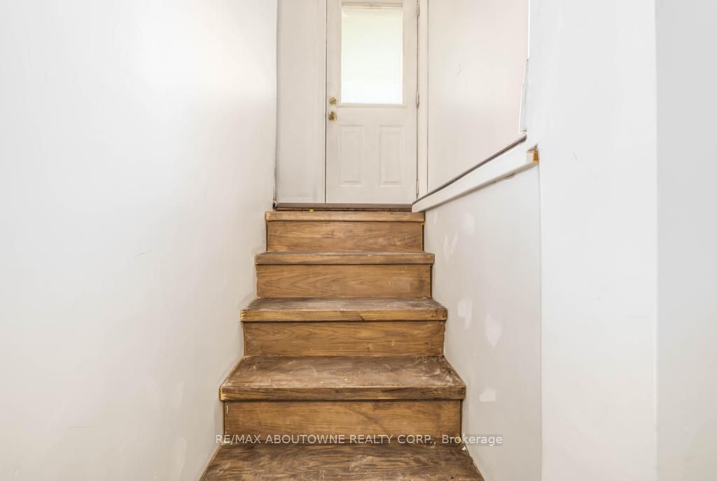 126 HARMONY Avenue, Hamilton ‣ X12559900 126 HARMONY Avenue, Hamilton ‣ X12559900