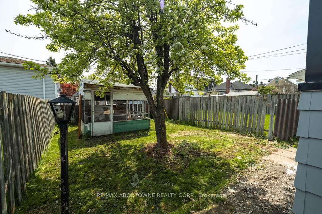 126 HARMONY Avenue, Hamilton ‣ X12559900 126 HARMONY Avenue, Hamilton ‣ X12559900