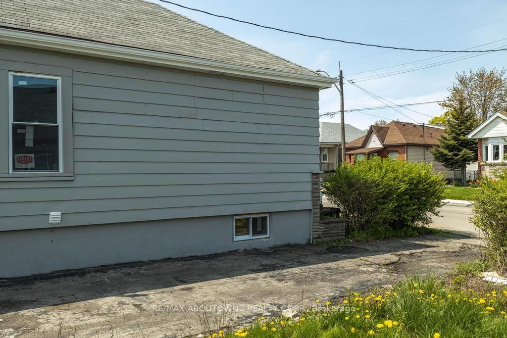 126 HARMONY Avenue, Hamilton ‣ X12559900 126 HARMONY Avenue, Hamilton ‣ X12559900